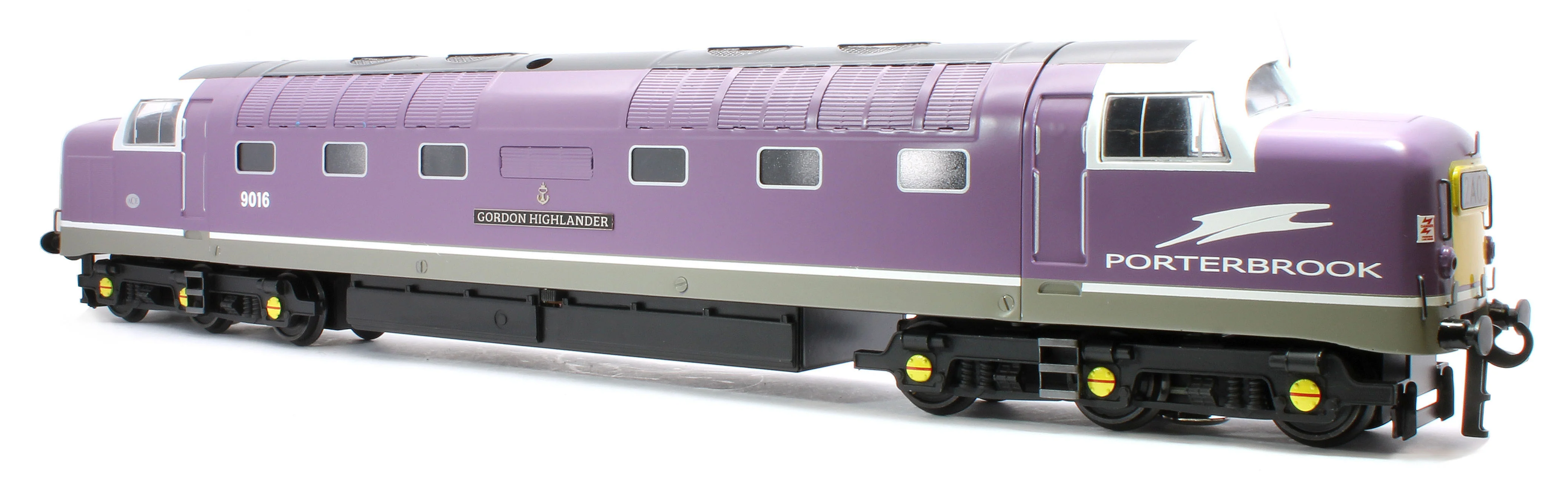 E/41-D Class 55 English Electric Deltic "Gordon Highlander" Porterbrook Purple No. 9016 Diesel Locomotive - Image 5