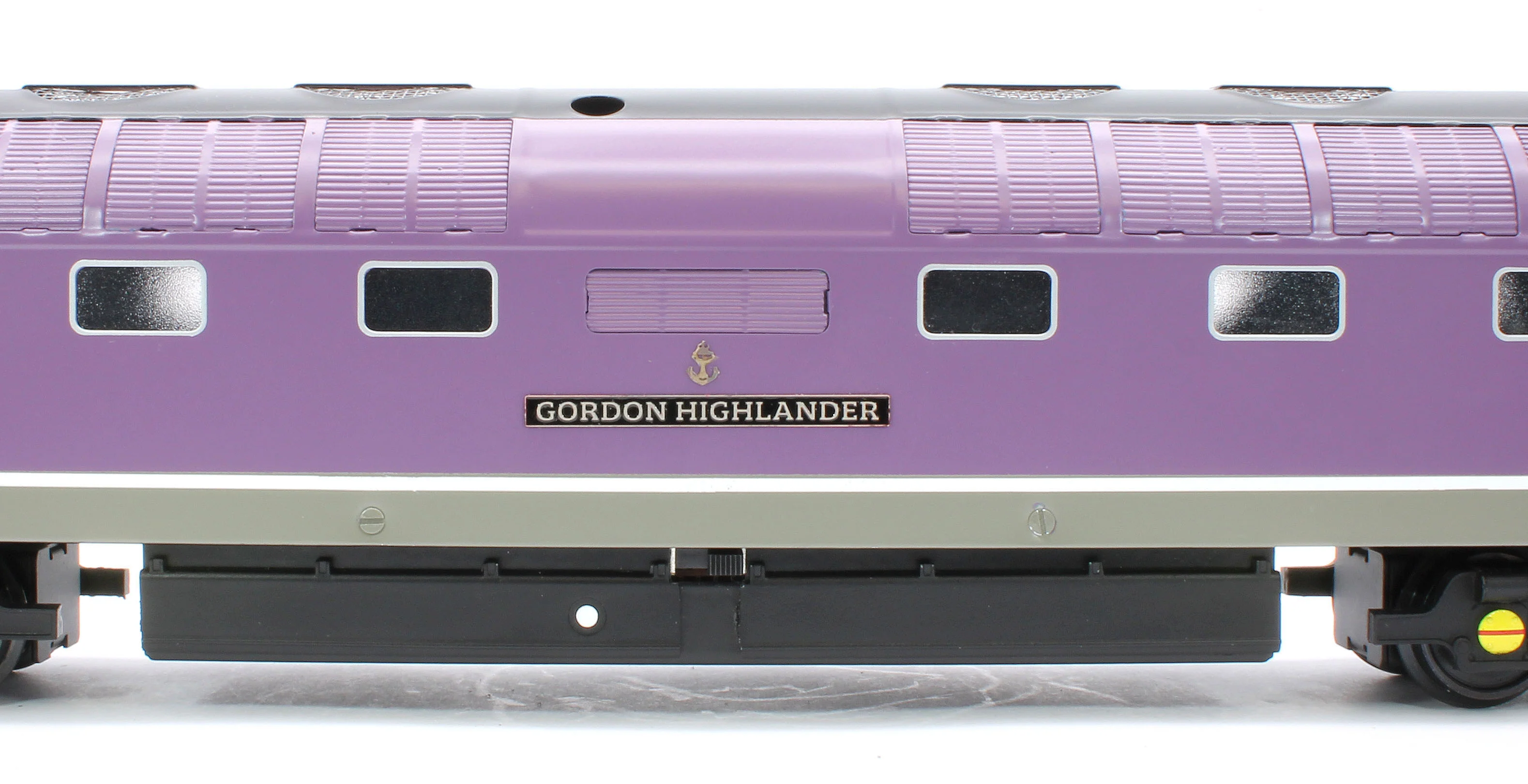 E/41-D Class 55 English Electric Deltic "Gordon Highlander" Porterbrook Purple No. 9016 Diesel Locomotive - Image 8