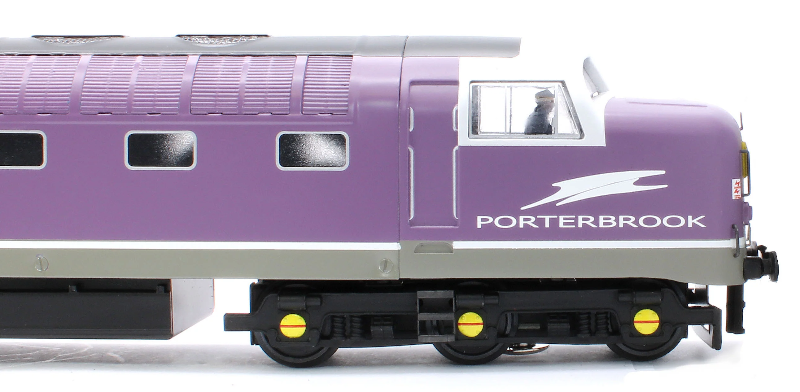 E/41-D Class 55 English Electric Deltic "Gordon Highlander" Porterbrook Purple No. 9016 Diesel Locomotive - Image 9