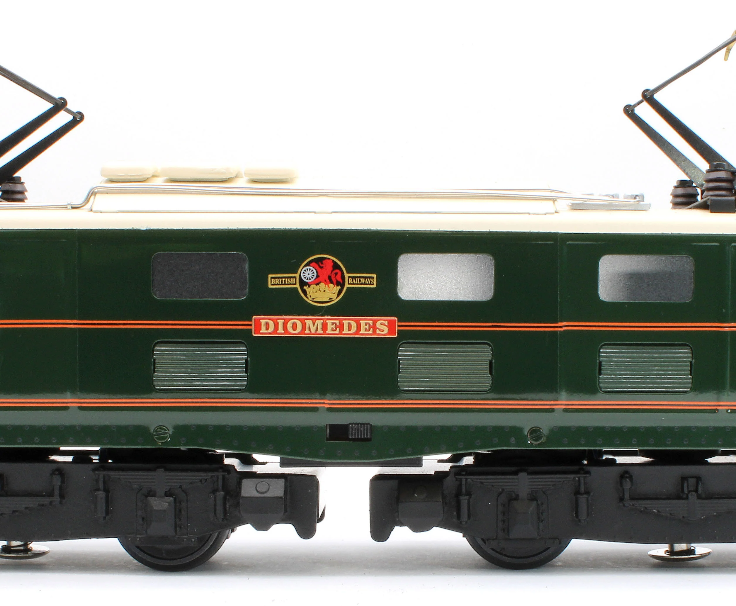 E/49-B4 "EM1" BR Class 76 "Diomedes" (Post 1956) Lined Gloss Green with Small Yellow Ends No.E26047 Electric Locomotive - Image 7