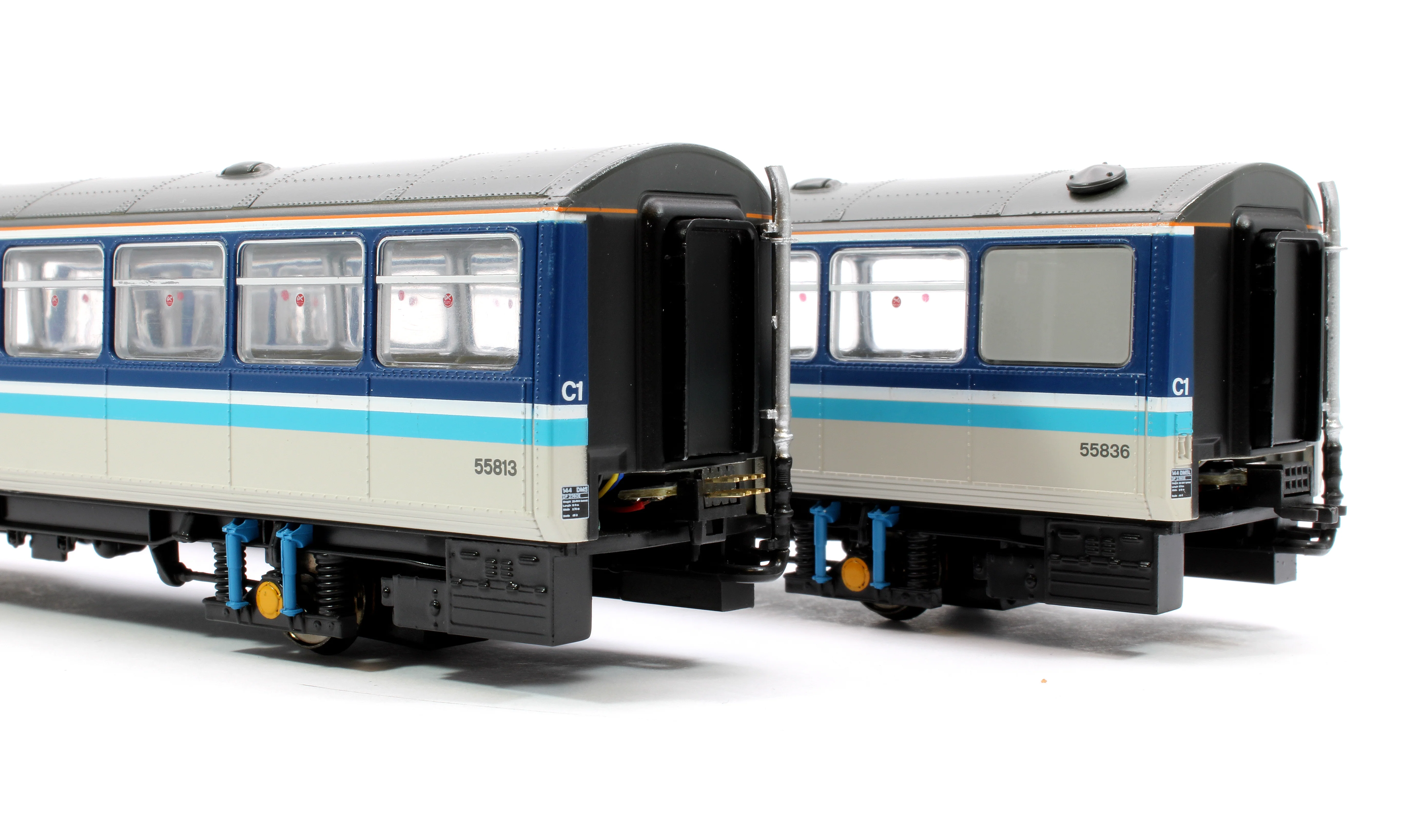 E83032 Class 144 2-Car DMU 144013 BR Regional Railways - Image 7