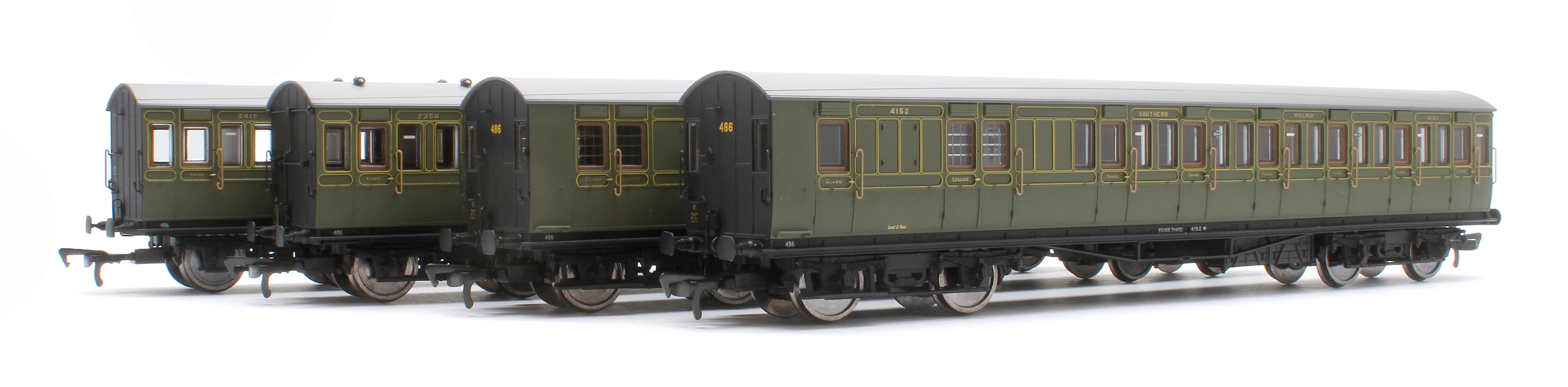 E86021 LBSCR 54ft 'Isle of Wight' 4-Coach Pack SR Maunsell Green No. 486