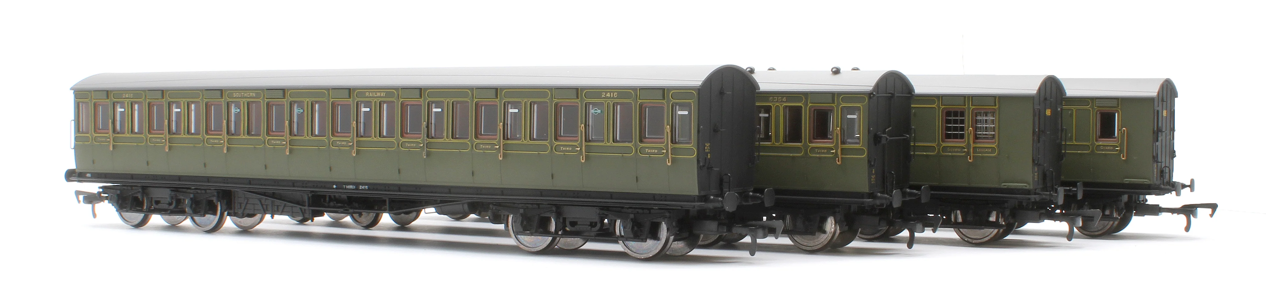 E86021 LBSCR 54ft 'Isle of Wight' 4-Coach Pack SR Maunsell Green No. 486 - Image 2