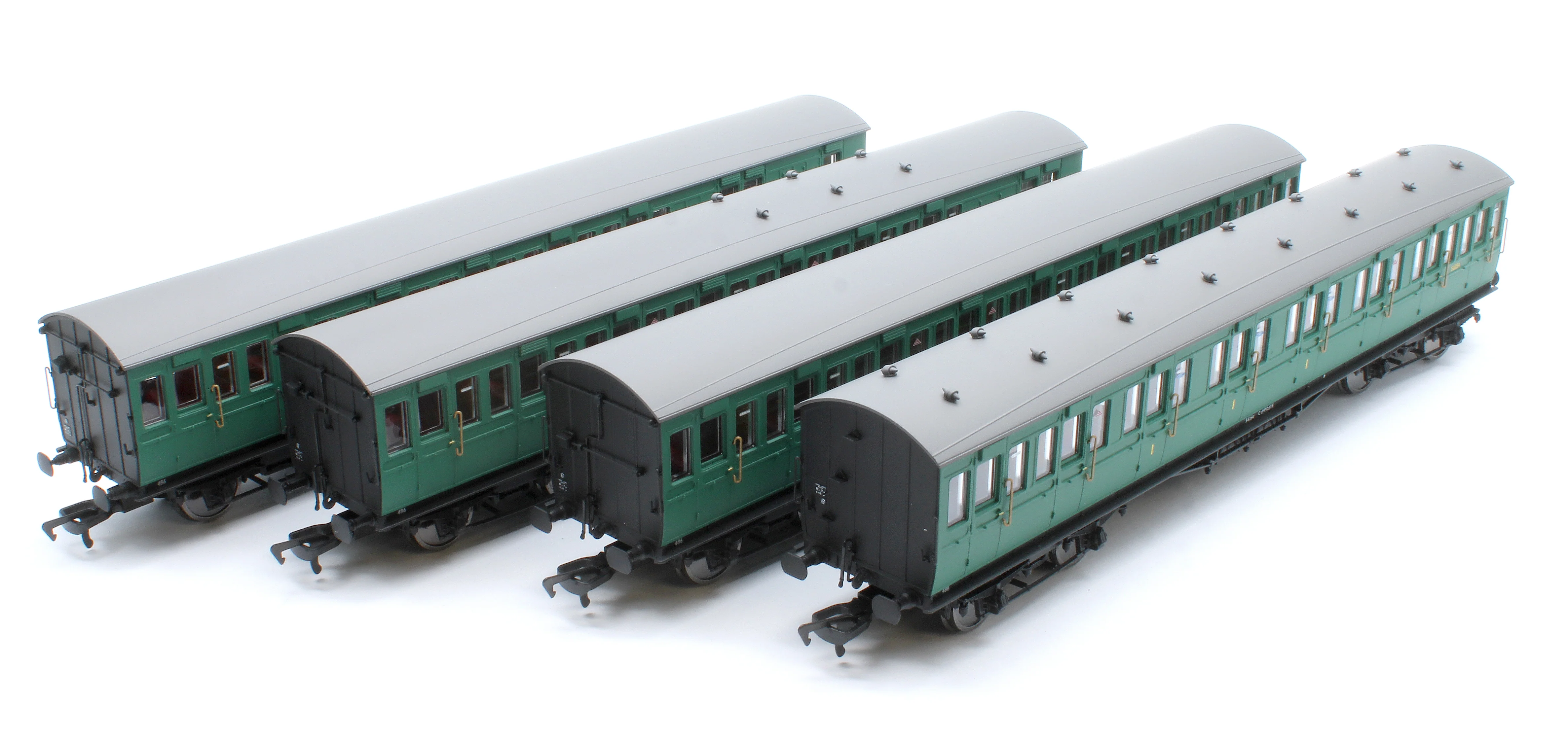 E86024 LBSCR 54ft 'Isle of Wight' 4-Coach Pack BR (SR) Green No. 486 - Image 15