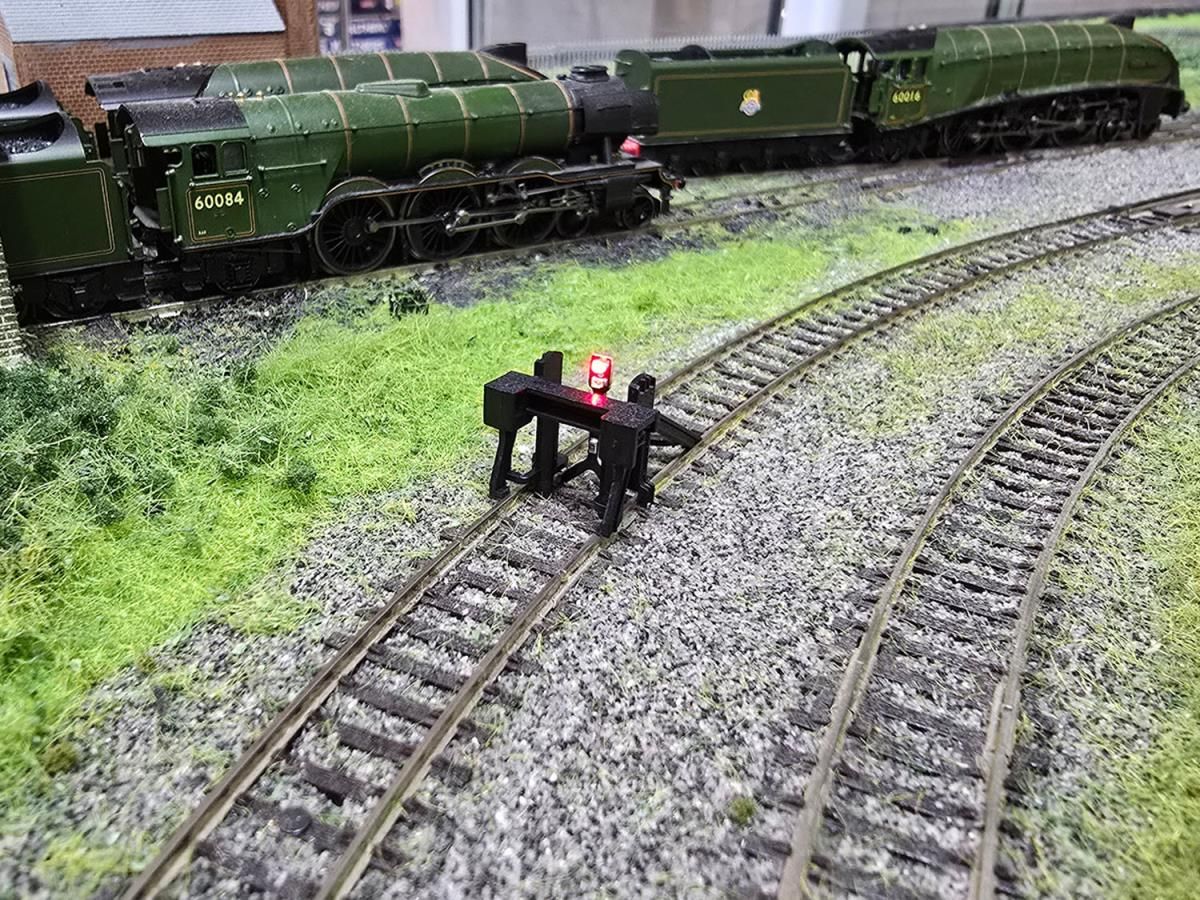 TT:120 Gauge Buffer Stop with Light - Image 3