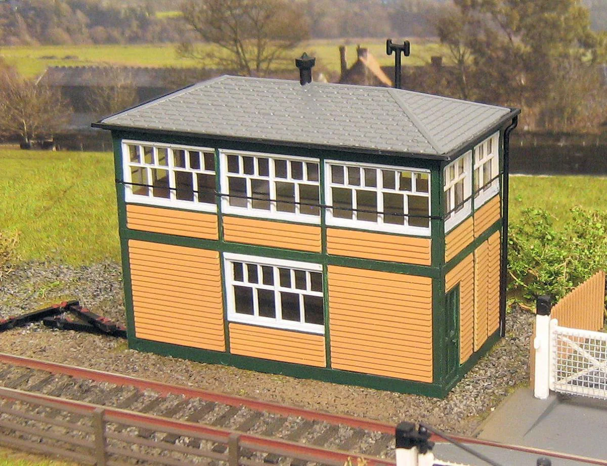 Fordhampton Signal Box Plastic Kit - Image 3