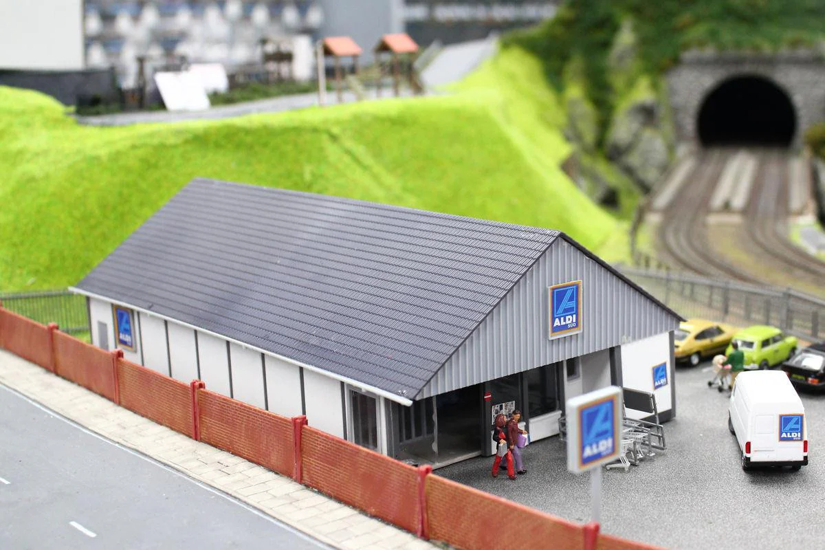 GM419L Fordhampton Supermarket Kit with LED Lighting - Image 2