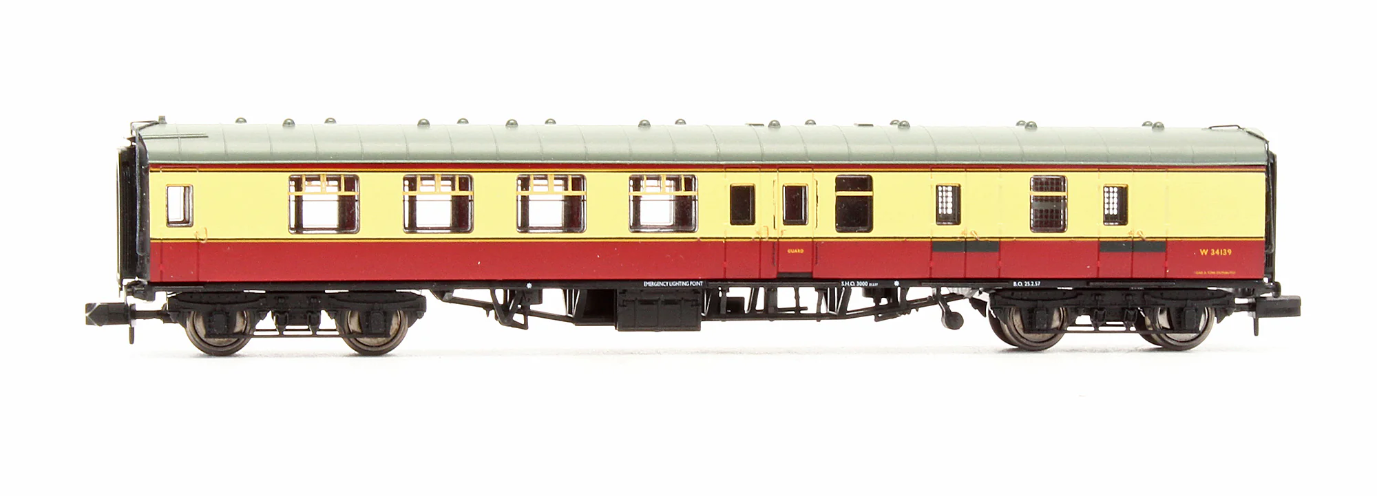 Pre-Owned 374-185A BR Crimson & Cream MK1 BSK Second Brake Corridor Coach 'W 34139' - Image 3