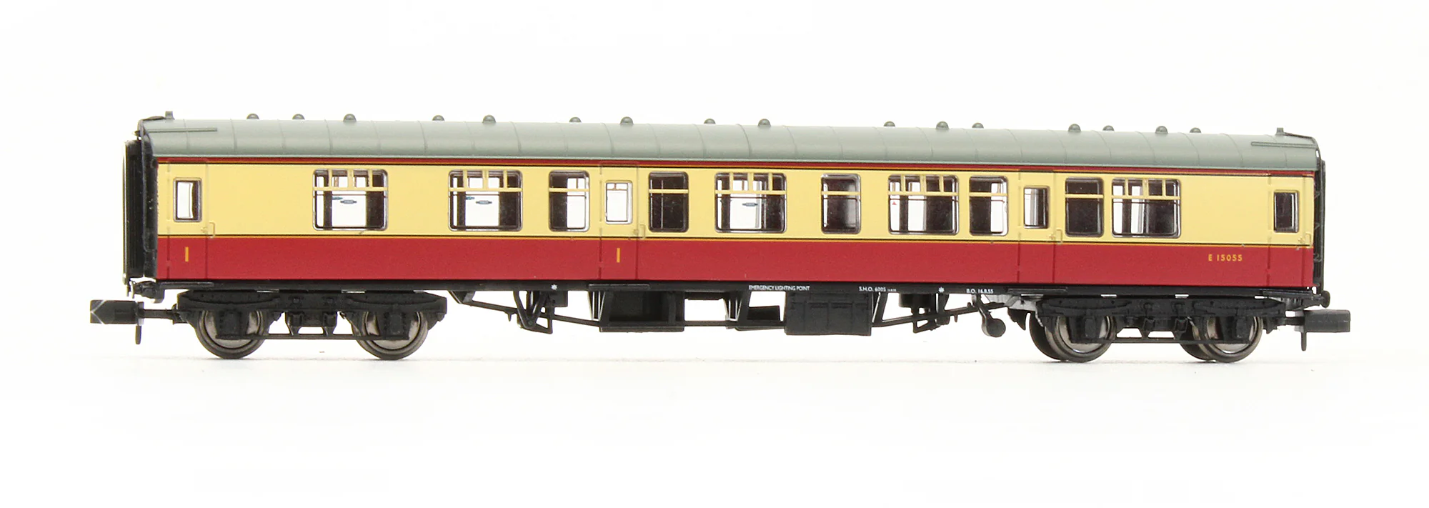 Pre-Owned 374-255A BR Crimson & Cream MK1 CK Composite Corridor Coach No.E15055 - Image 3