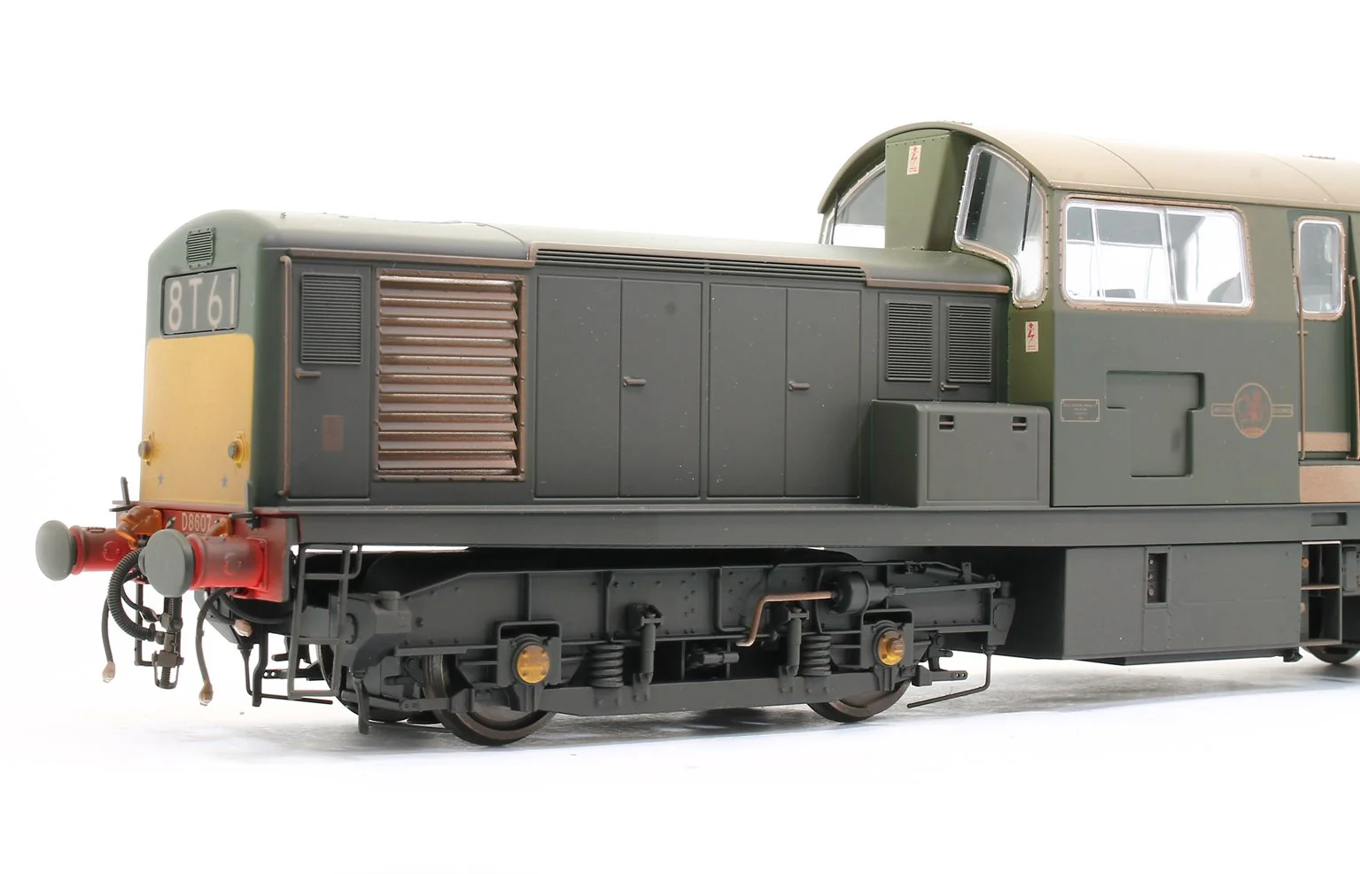 Class 17 Clayton BR green D8607 (small yellow panel) Diesel Locomotive - Weathered - Image 5