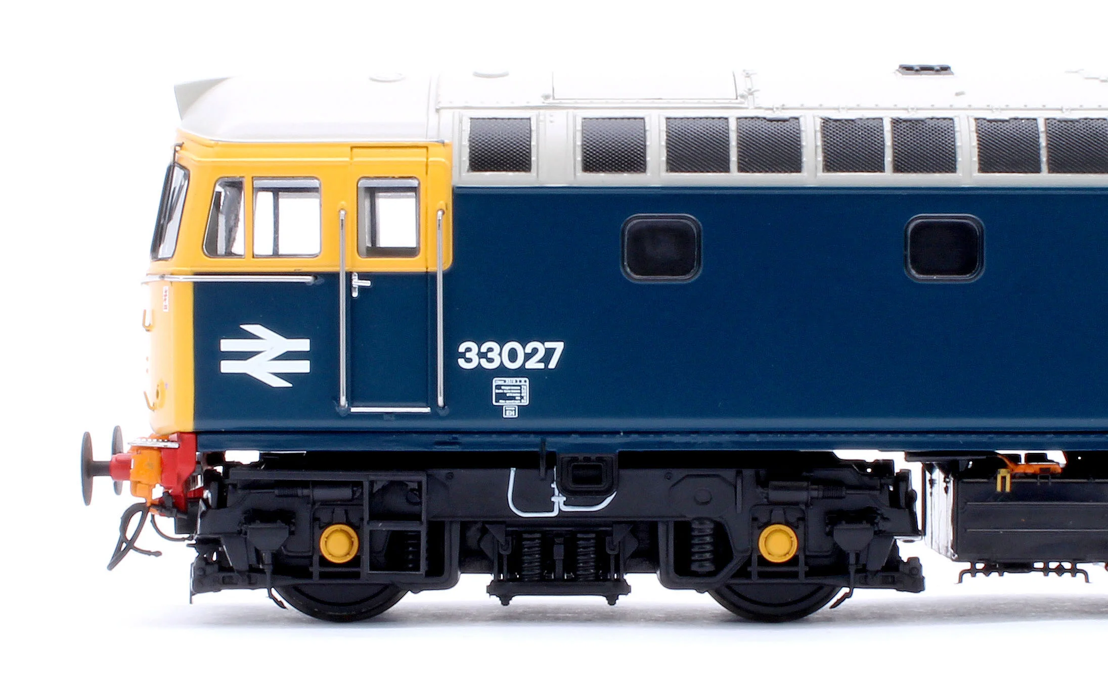 Class 33/0 BR Blue No.33027 'Earl Mountbatten of Burma' (Grey Roof) Diesel Locomotive - DCC Sound - Image 6