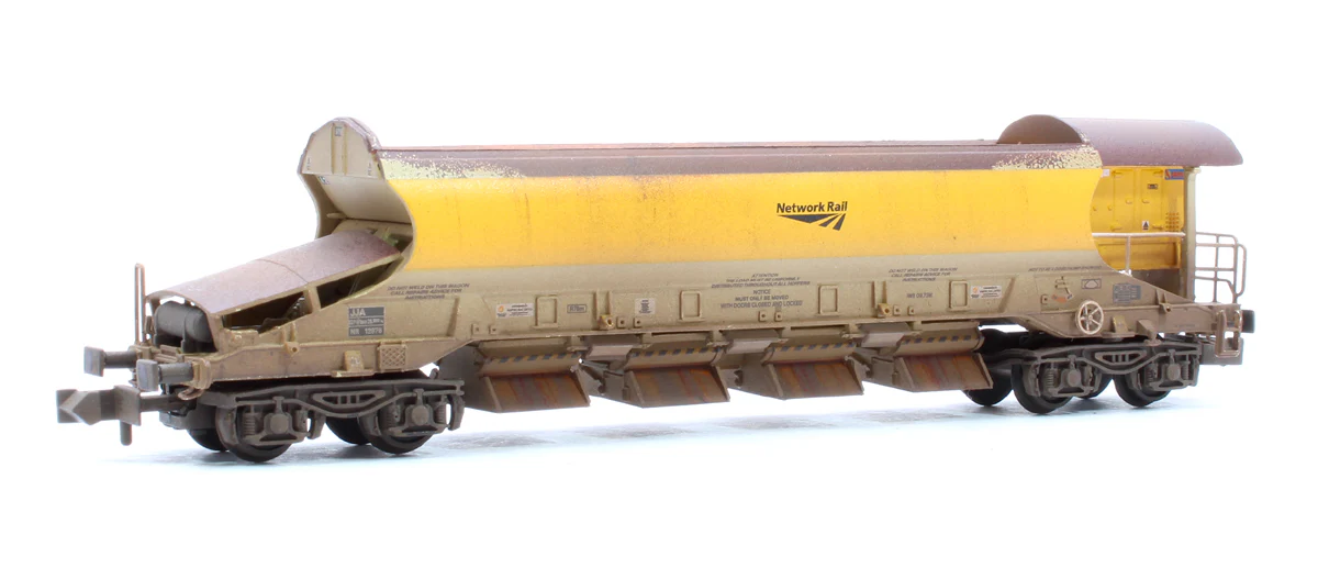 377-700ZDW Highly Detailed Premium Weathered Network Rail JJA MK2 Auto-Ballaster with Generator Unit Curved Top - Image 3