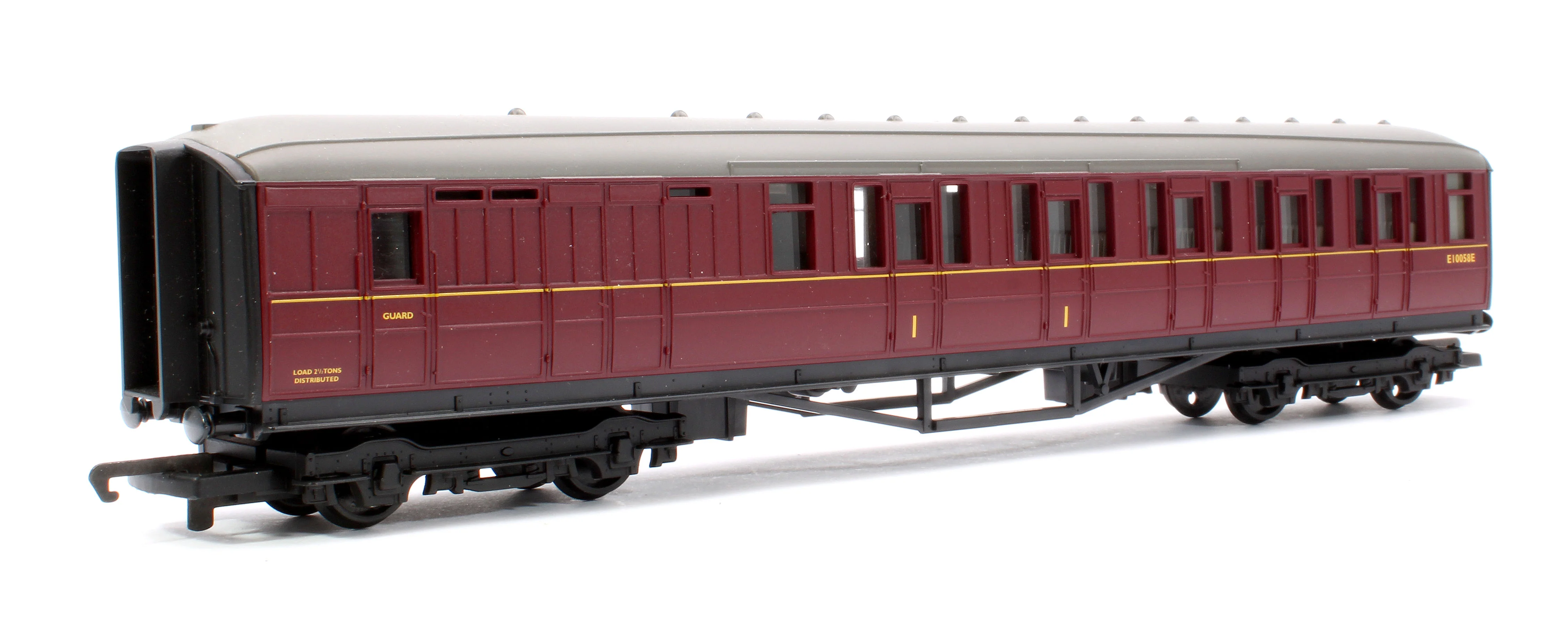Pre-Owned R2134M Class B12/3 4-6-0 BR Black (Late Crest) No.61565 & 3 Maroon Coaches Train Pack - Image 6