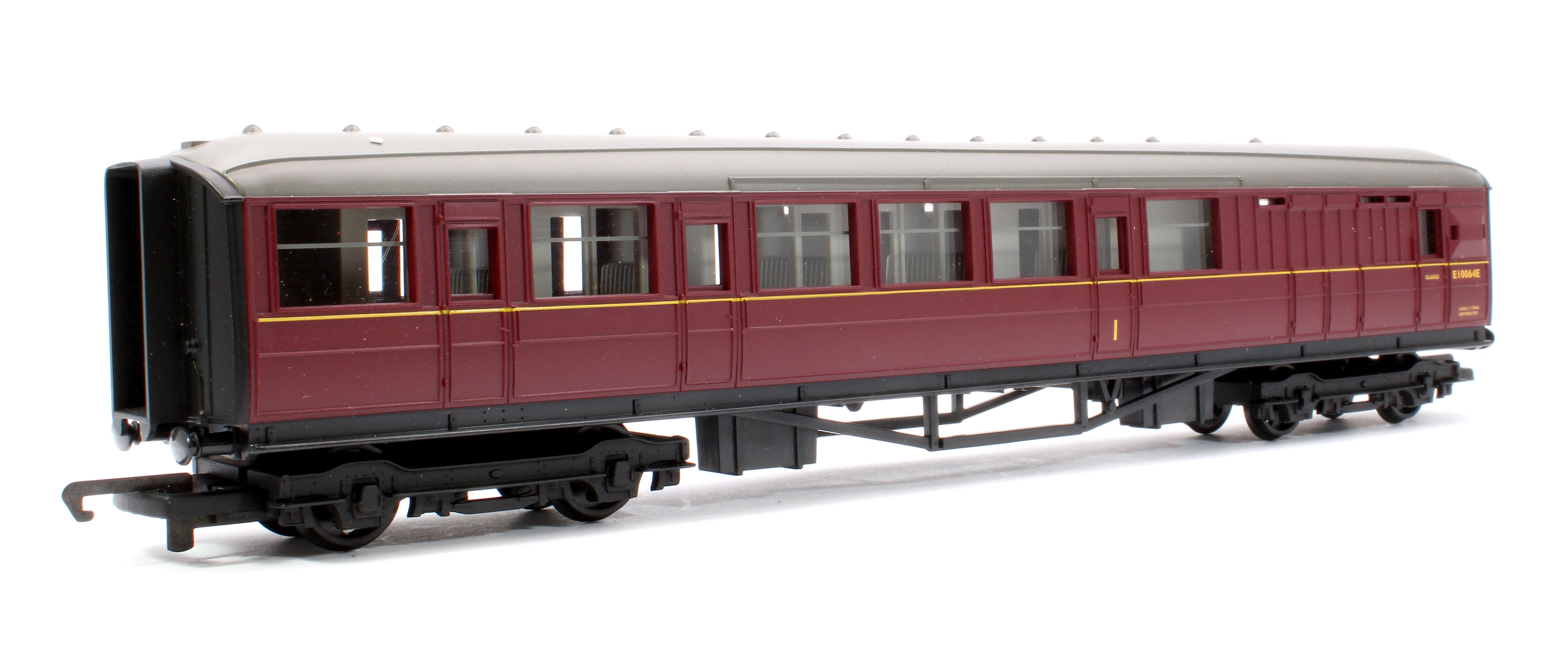 Pre-Owned R2134M Class B12/3 4-6-0 BR Black (Late Crest) No.61565 & 3 Maroon Coaches Train Pack - Image 8