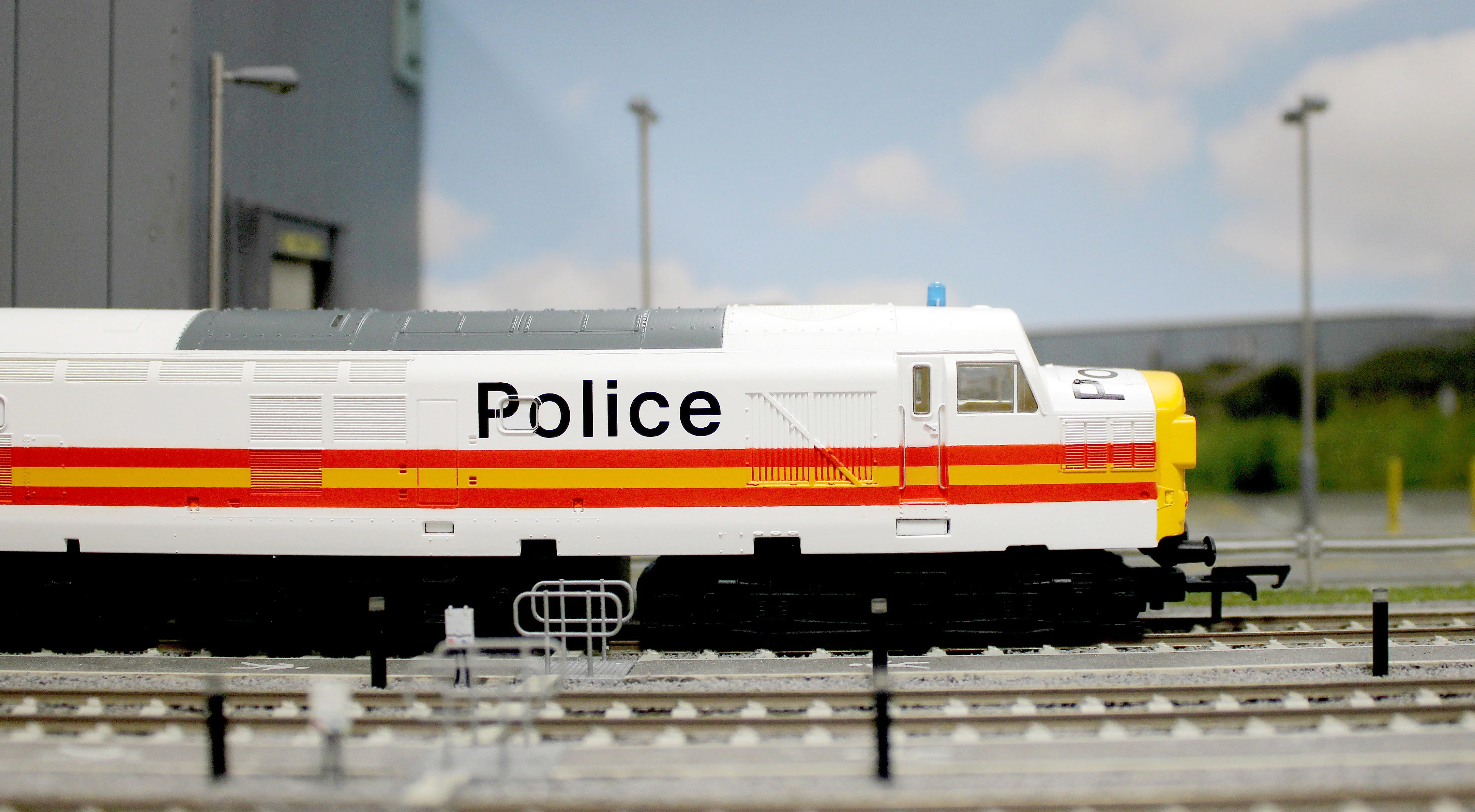 RailRoad Class 37 BR Police Livery '37093' Diesel Locomotive - DCC Sound - Image 9
