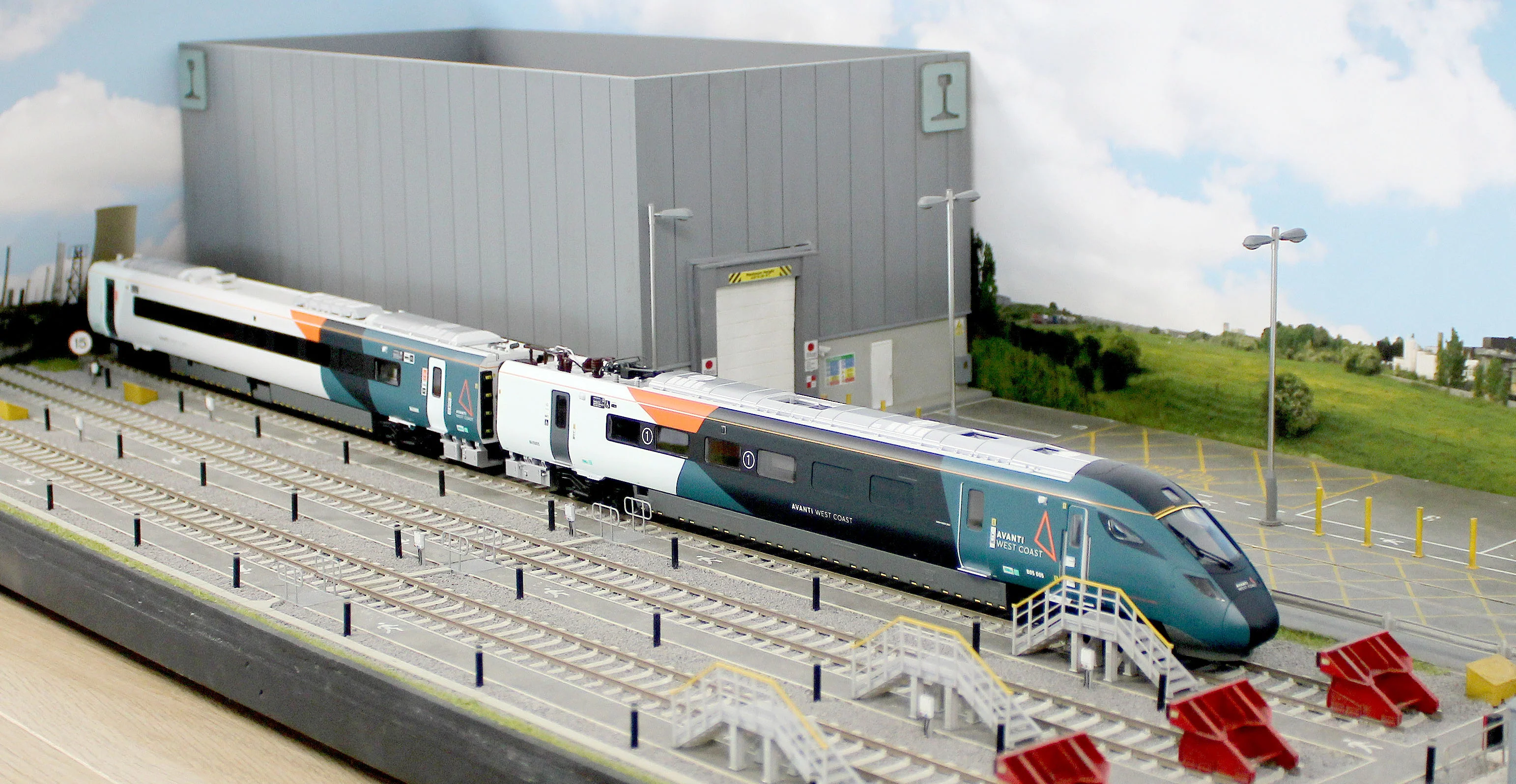 R30443 Avanti West Coast Class 805 'Evero' - 5 Car Train Pack 805005 - Image 18