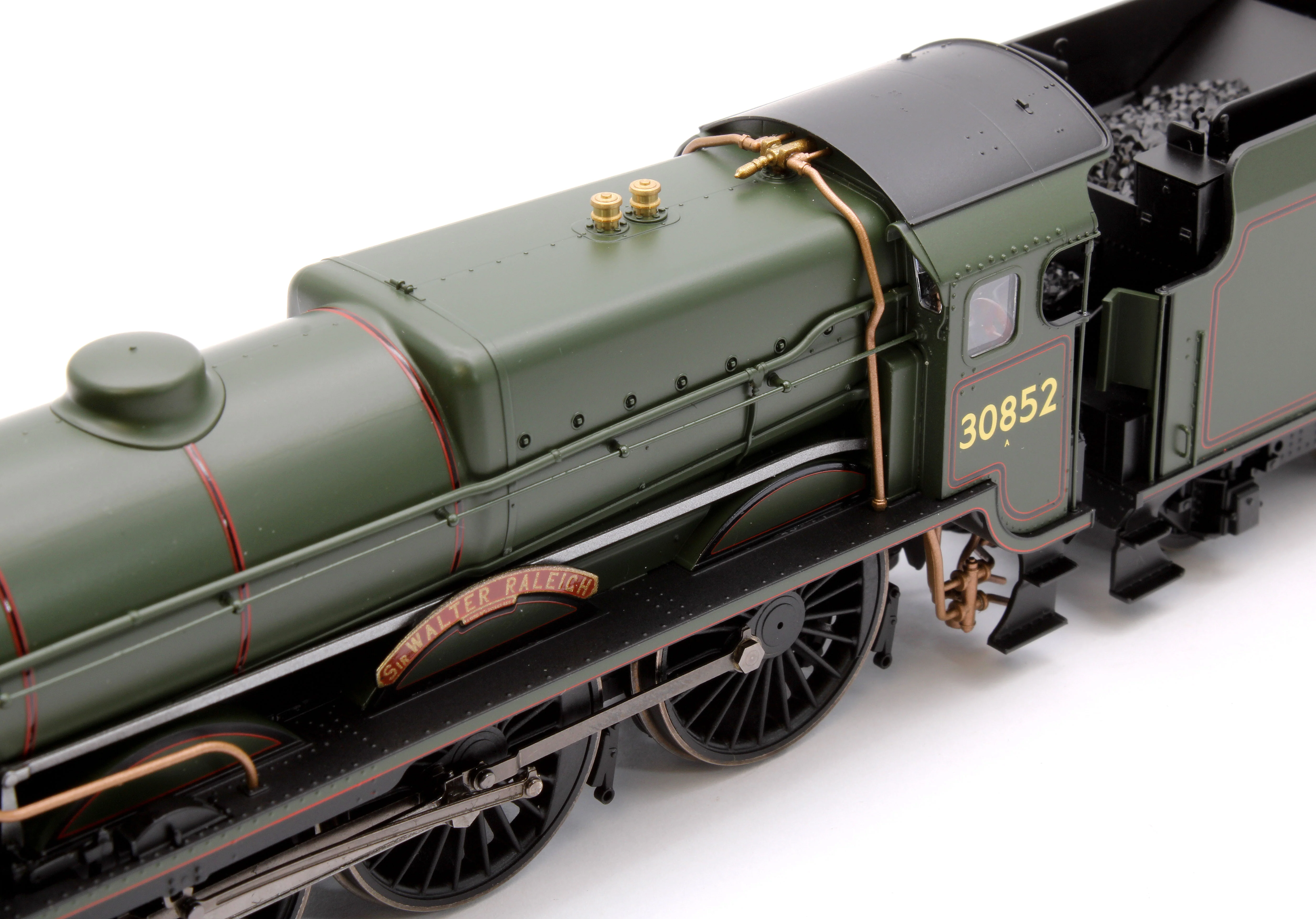 Lord Nelson Class 4-6-0 30852 'Sir Walter Raleigh' BR Green Early Emblem Steam Locomotive - Image 10