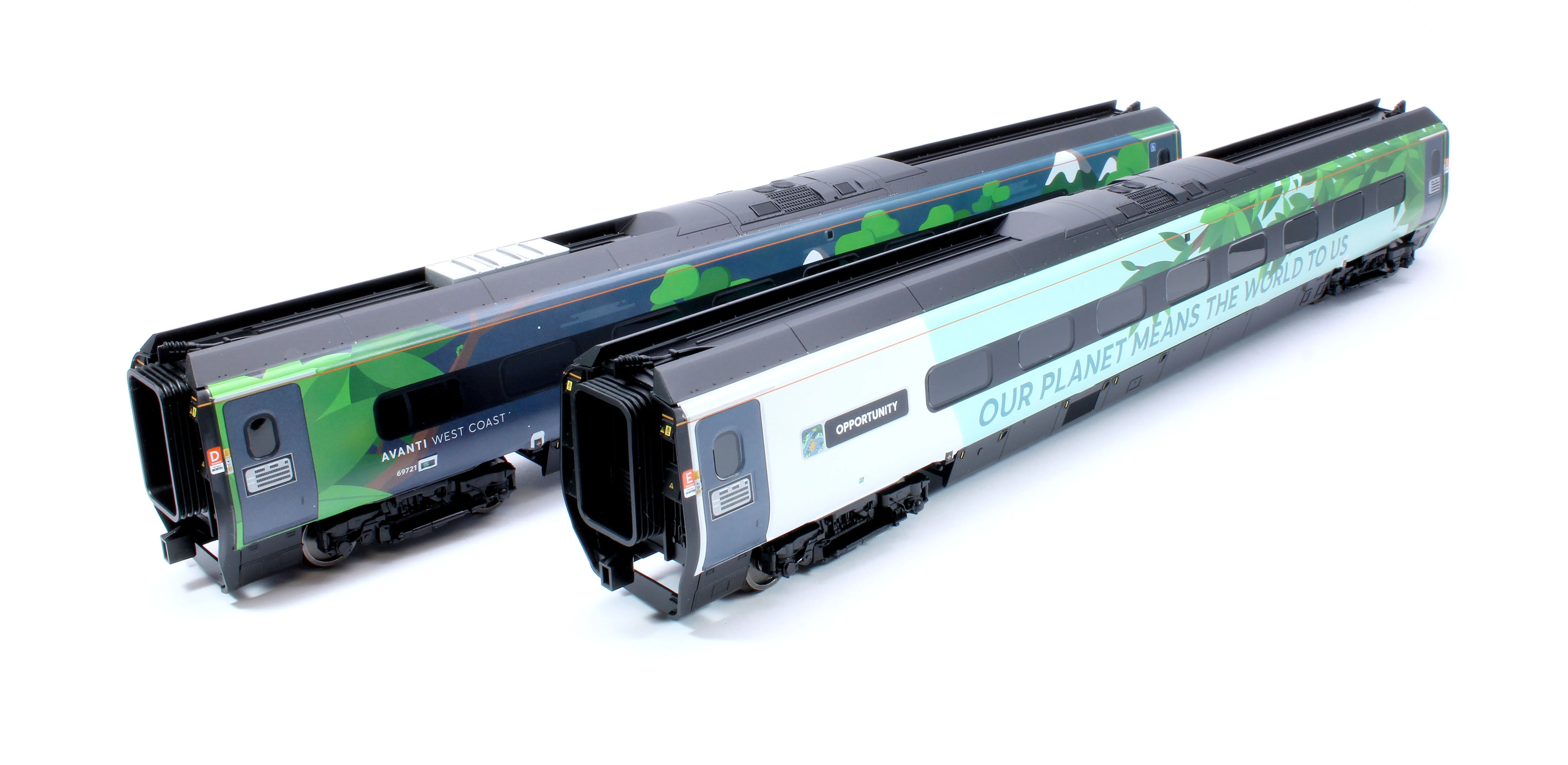 R40482 Avanti West Coast Class 390 Climate Change Livery Coach Pack 2 68921 + 68821
