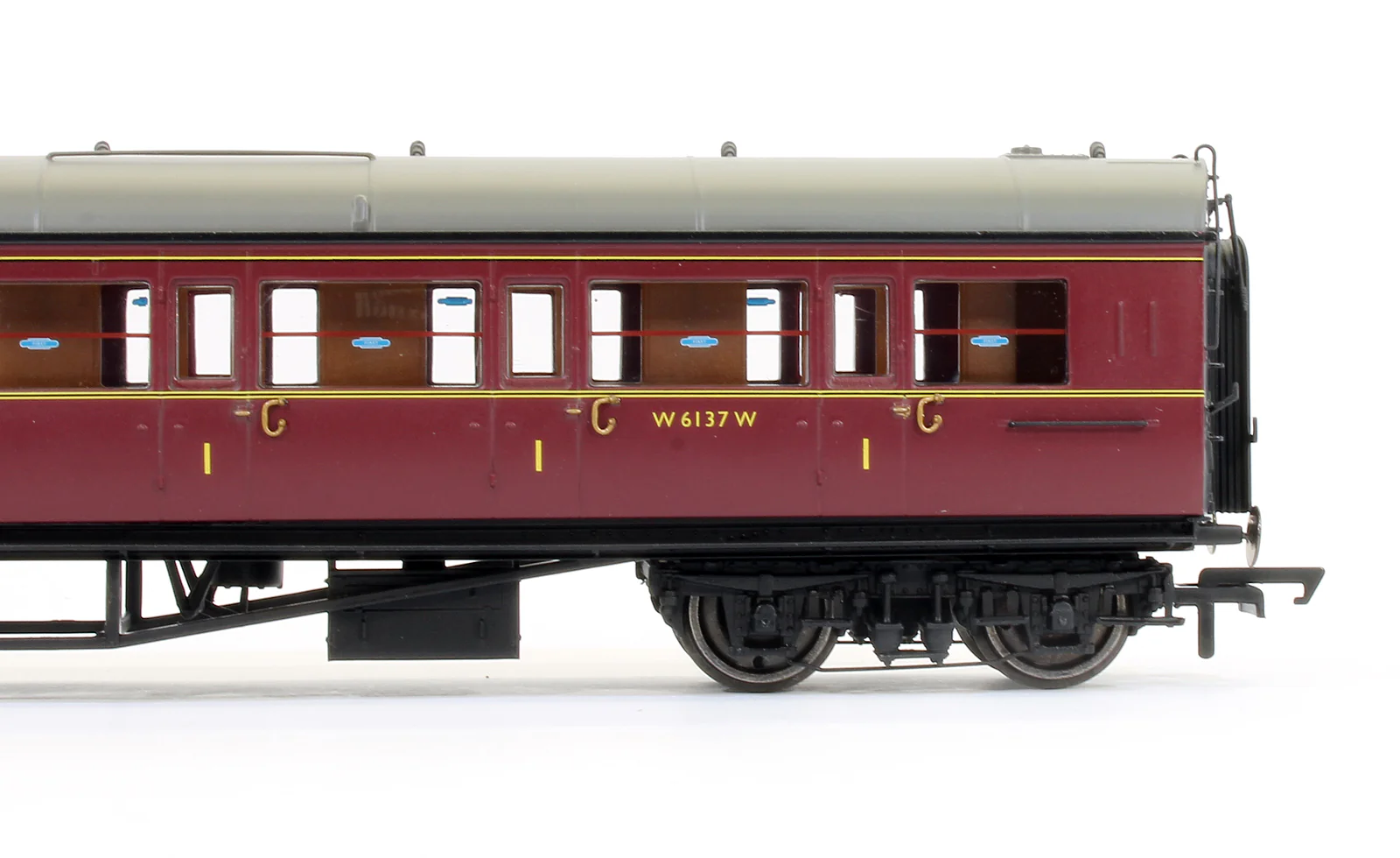 BR Maroon Collett Corridor Composite (RH) Coach 'W6137W' - Image 3
