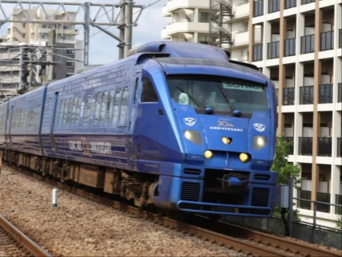 10-2159 JR 883 Series Sonic 30th Anniversary Edition 7 Car EMU