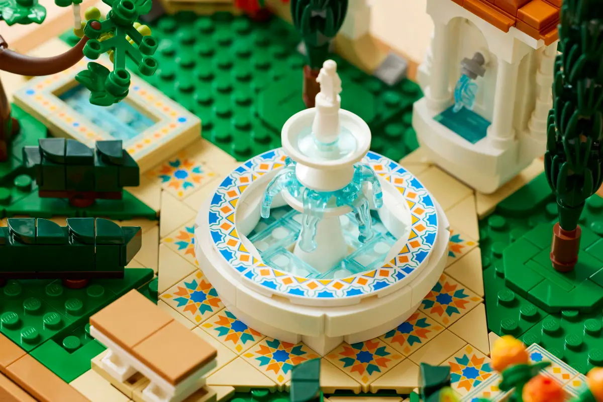 Lego Icons Fountain Garden - 10359 - Image 9