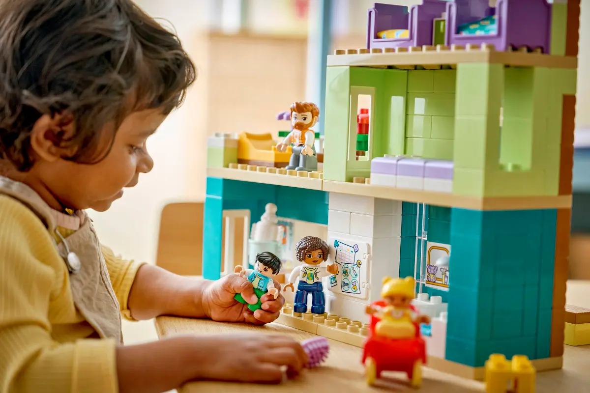 Lego Duplo 3 in 1 Modern Family House with Figures - 10470 - Image 10