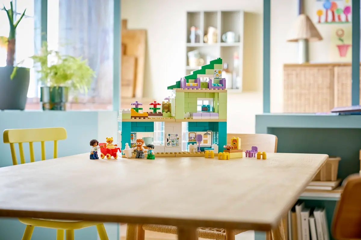 Lego Duplo 3 in 1 Modern Family House with Figures - 10470 - Image 12