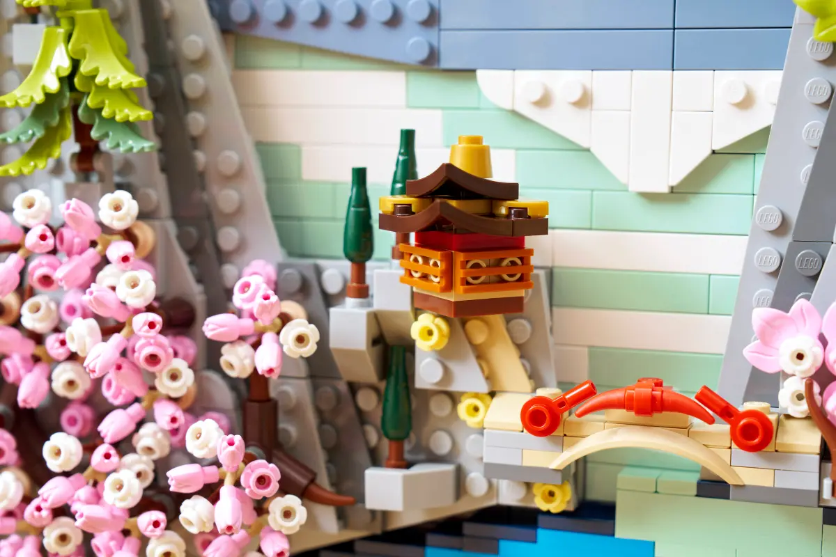 Lego Art Japanese Cherry Blossom Landscape - 31218 - Image 12