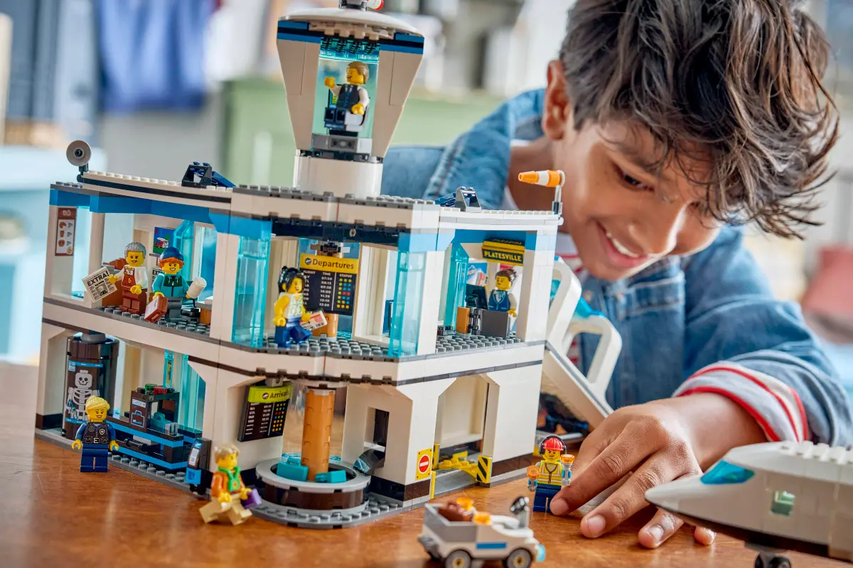 Lego City Airport with Airplane - 60502 - Image 10