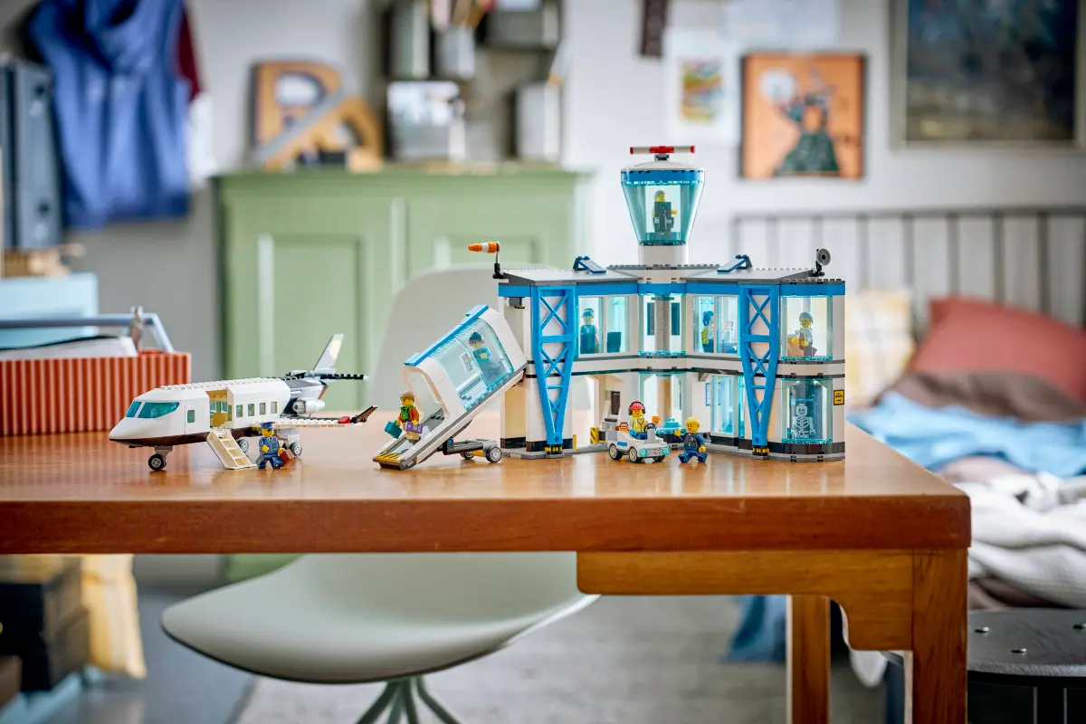 Lego City Airport with Airplane - 60502 - Image 11