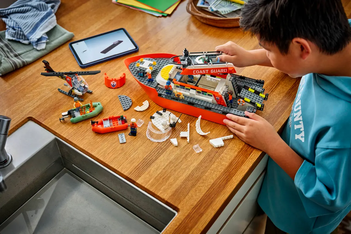 Lego City Coast Guard Rescue Boat & Helicopter - 60504 - Image 9
