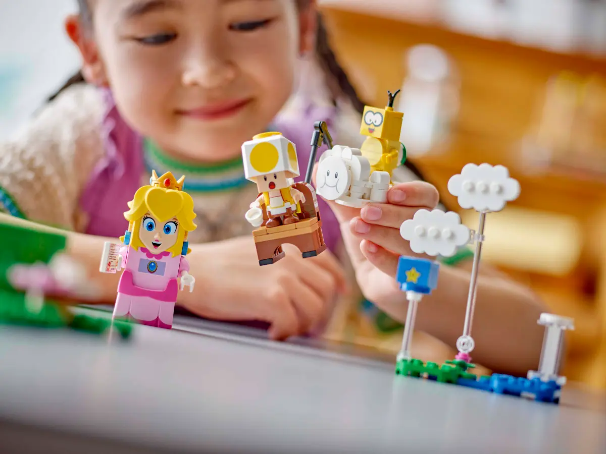 Lego Super Mario™ Adventures with Interactive LEGO® Peach™ - 71441 - Image 9