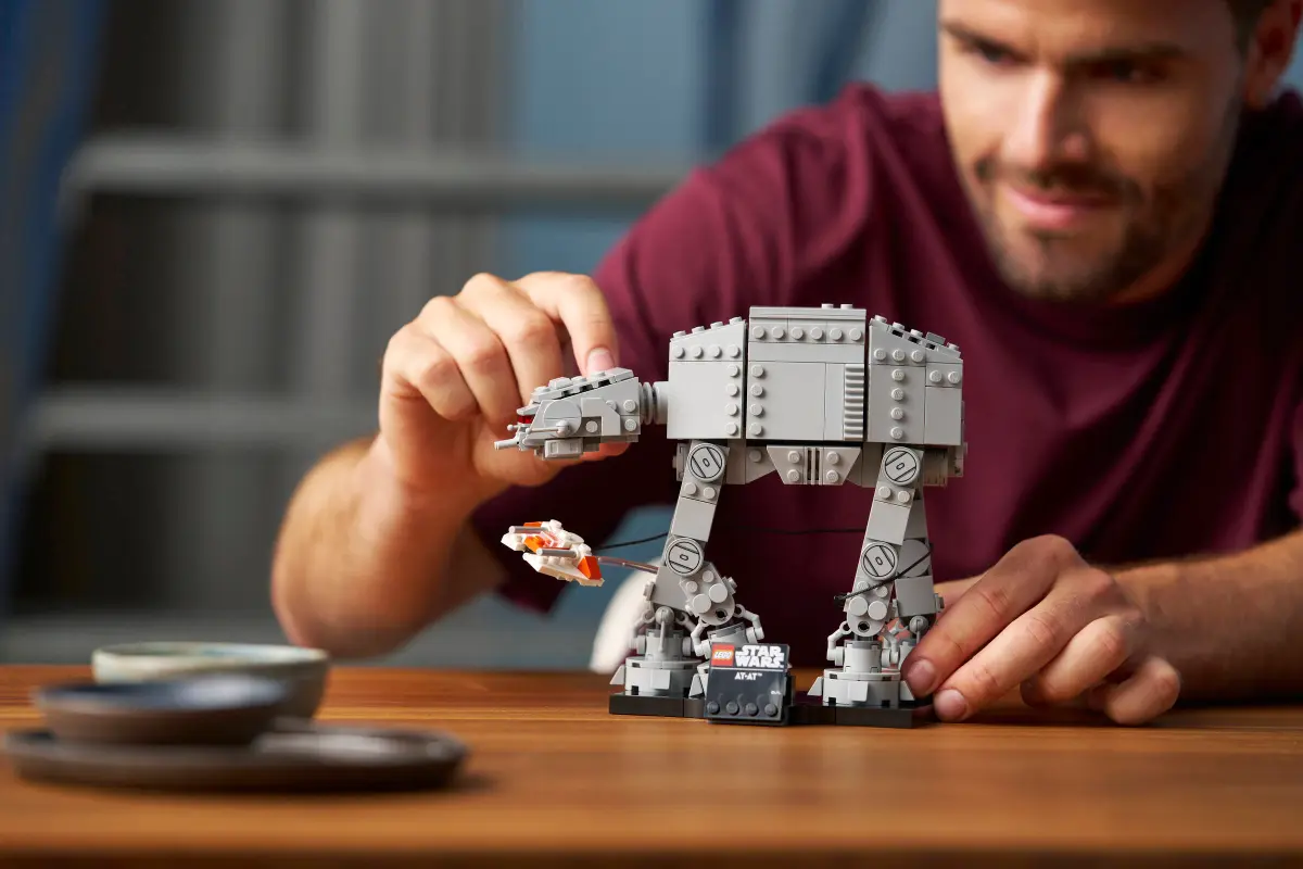 Lego Star Wars The Empire Strikes Back AT-AT™ Walker & Snowspeeder - 75440 - Image 6