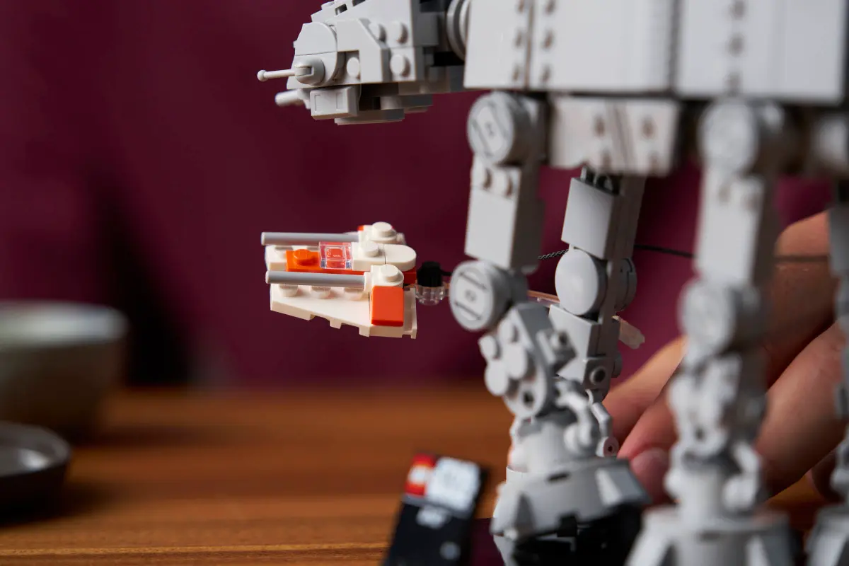 Lego Star Wars The Empire Strikes Back AT-AT™ Walker & Snowspeeder - 75440 - Image 8