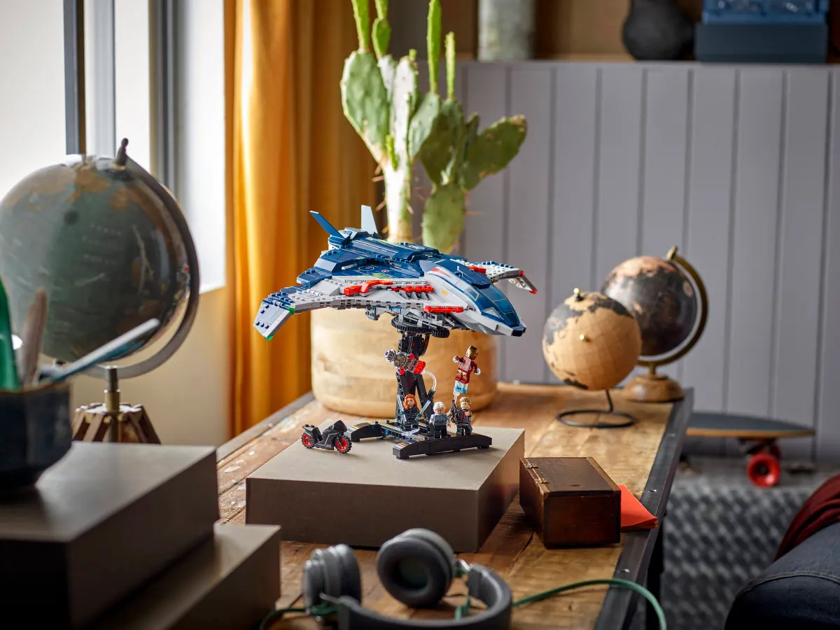 Lego Marvel Avengers: Age of Ultron Quinjet - 76325 - Image 9