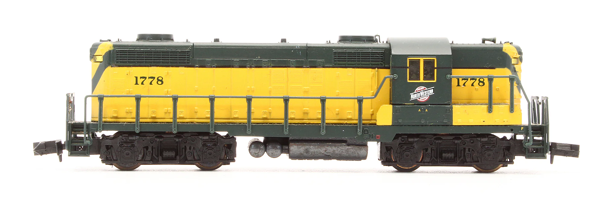 Pre-Owned 7136 GP18 Hi Nose Without Dynamic Brakes Diesel Locomotive CNW - Road #1778 - Image 3