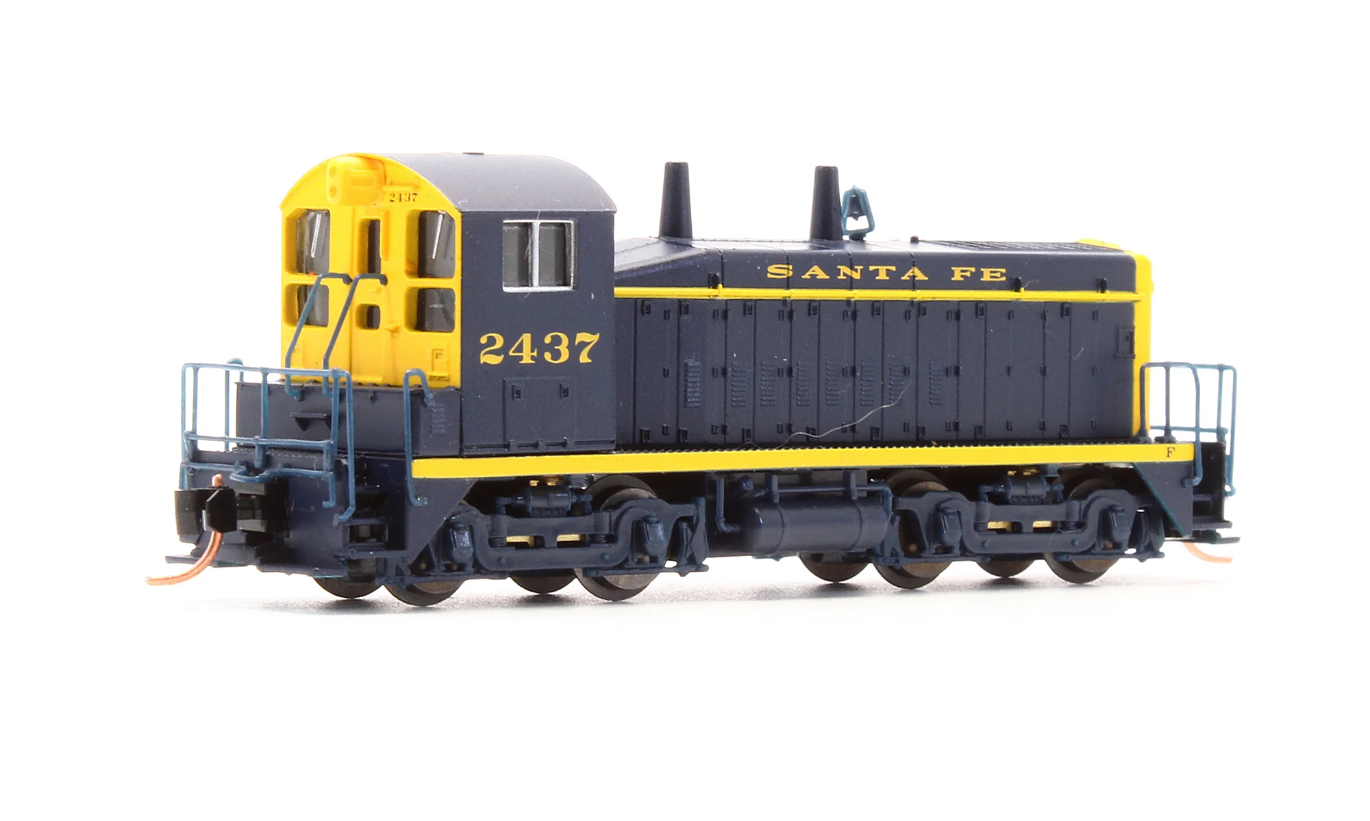 Pre-Owned 7502 SW9 / 1200 Diesel Locomotive AT&SF - Road #2437 - Image 2