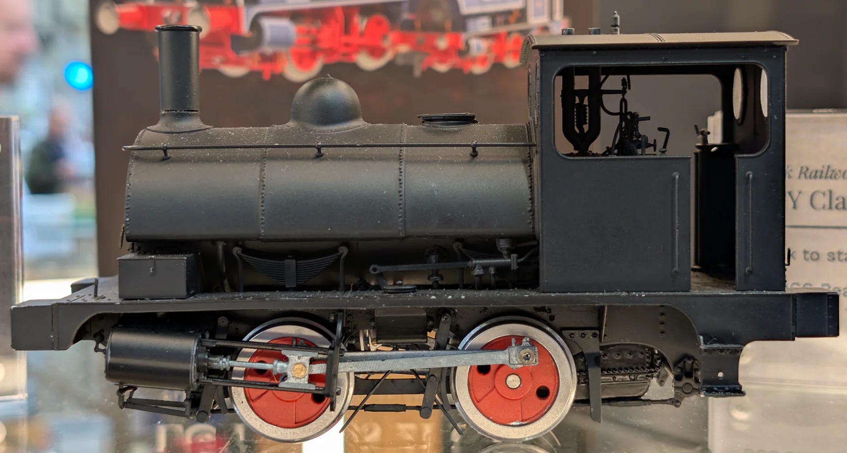 E1041S LYR 'Pug' 0-4-0ST 11247 LMS Lined Black Steam Locomotive - DCC Sound - Image 2
