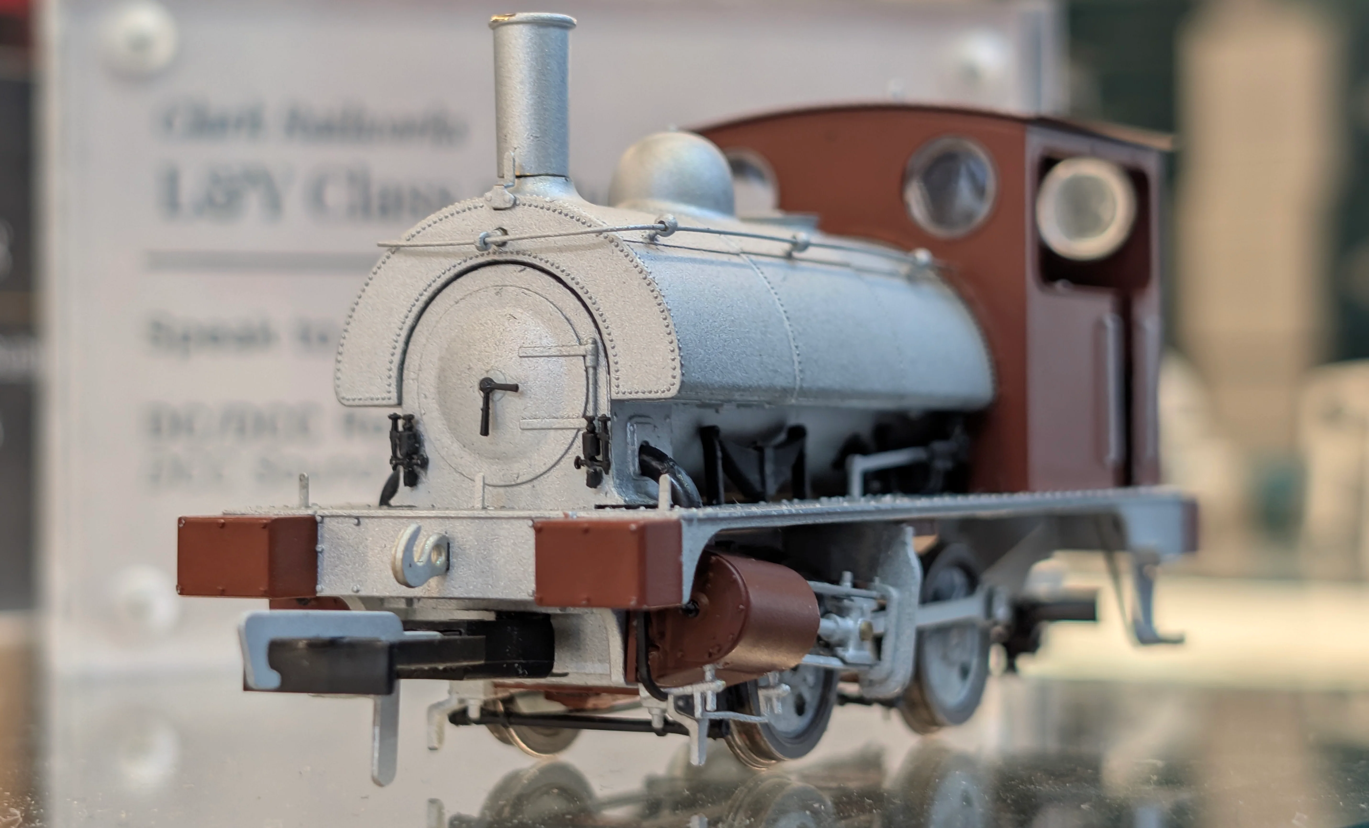 C1028S LYR 'Pug' 0-4-0ST 19 LYR Unlined Black (as preserved) Steam Locomotive - DCC Sound - Image 5