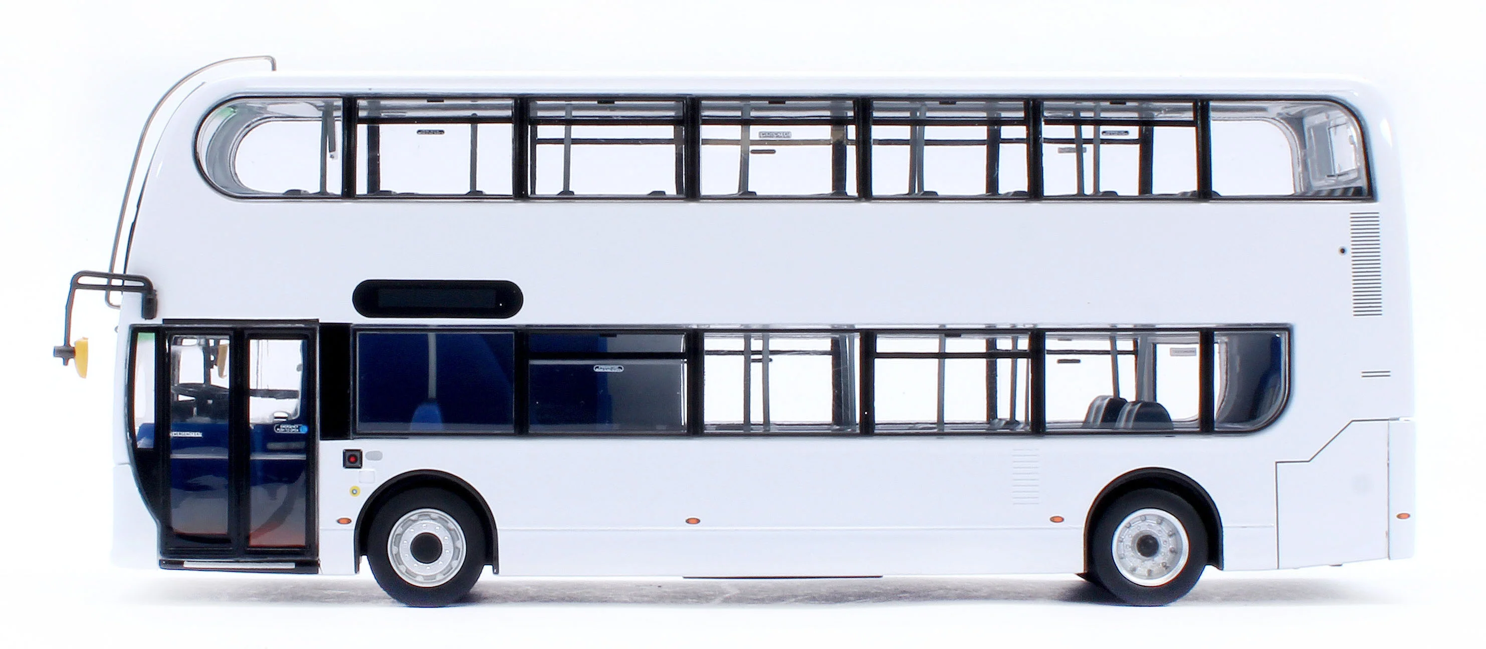 ADL Enviro400 Facelift Dealer White - Image 2
