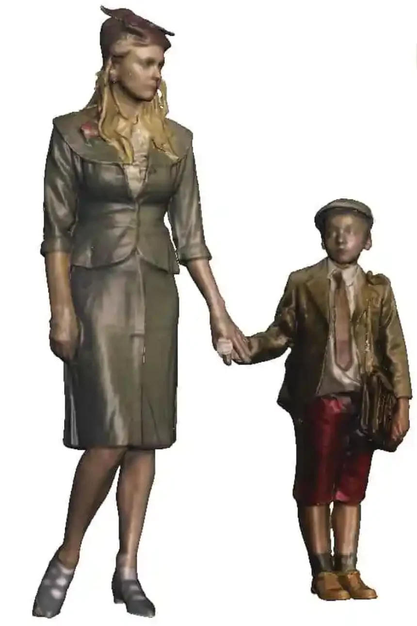 N Gauge - Town & Country - 1940s Woman and Child - Image 2