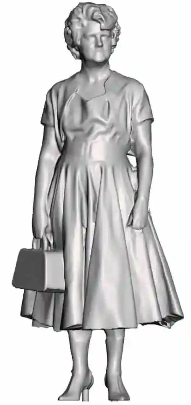 N Gauge - Town & Country - 1950s Lady