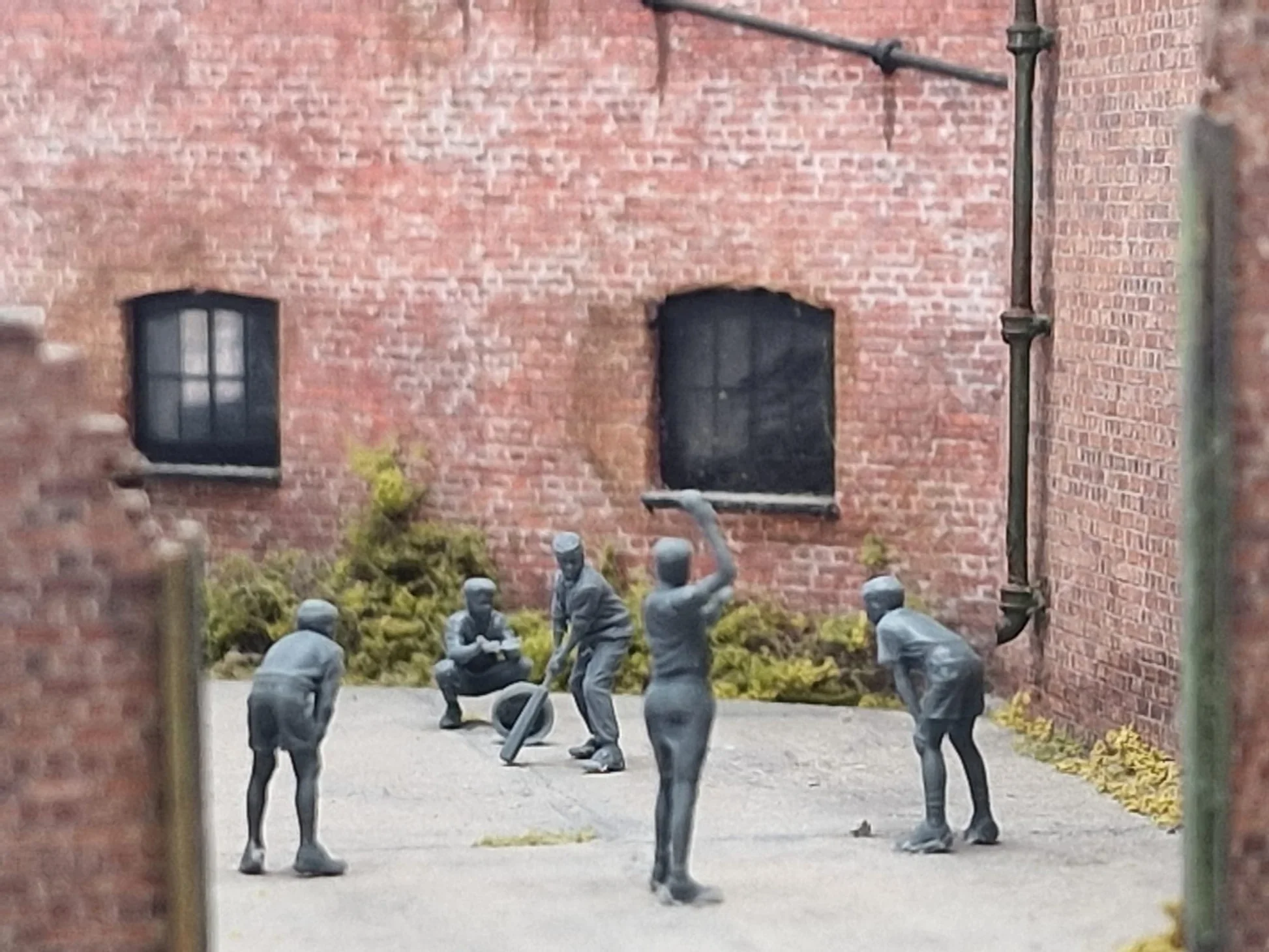 N Gauge Town and Country - Street Cricket - Image 2
