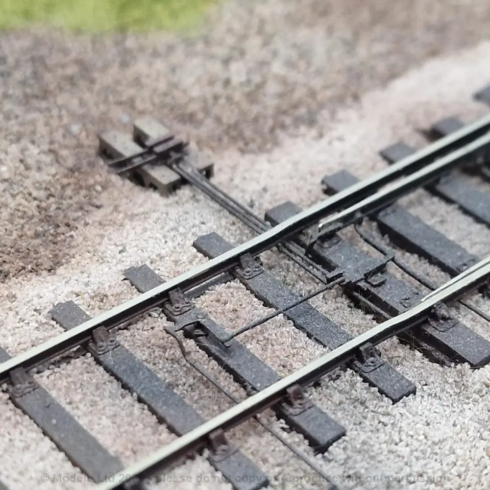 O Gauge Lineside Details - BR Mk2 FPL Point Kit (Post-1973) - Image 2