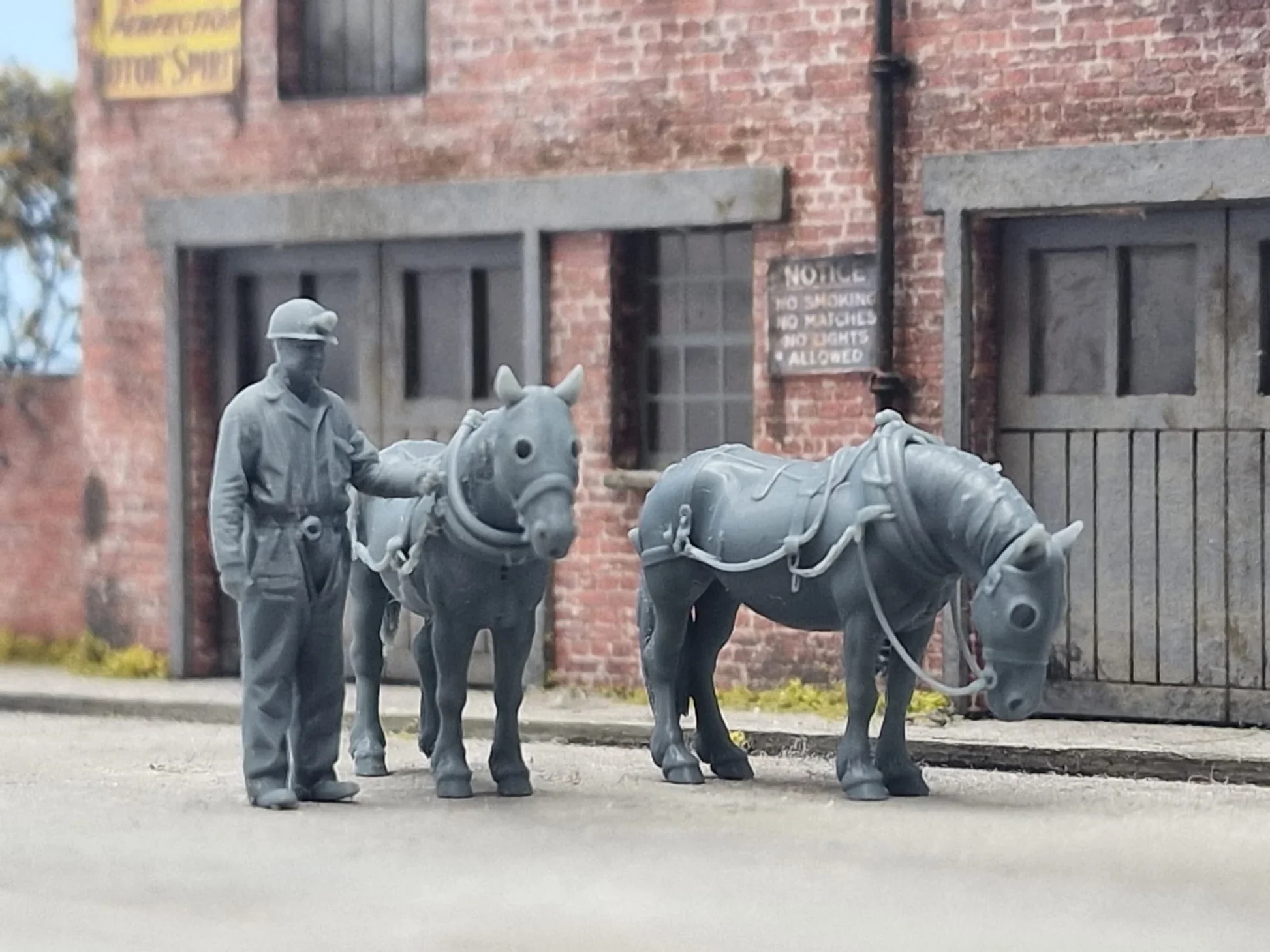 O Gauge - Pets, Wildlife & Livestock - Pit Ponies and Miner - Image 2