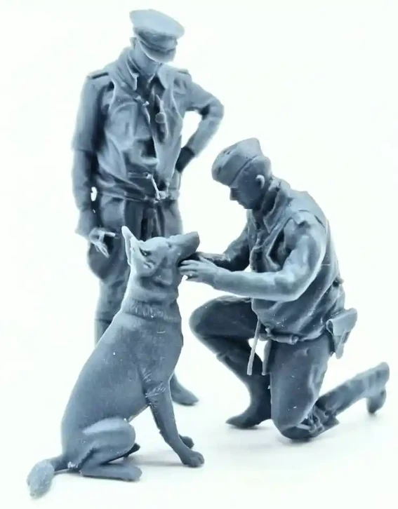 1:72 Scale - World War Two - Luftwaffe Pilots with German Shepherd - Image 3