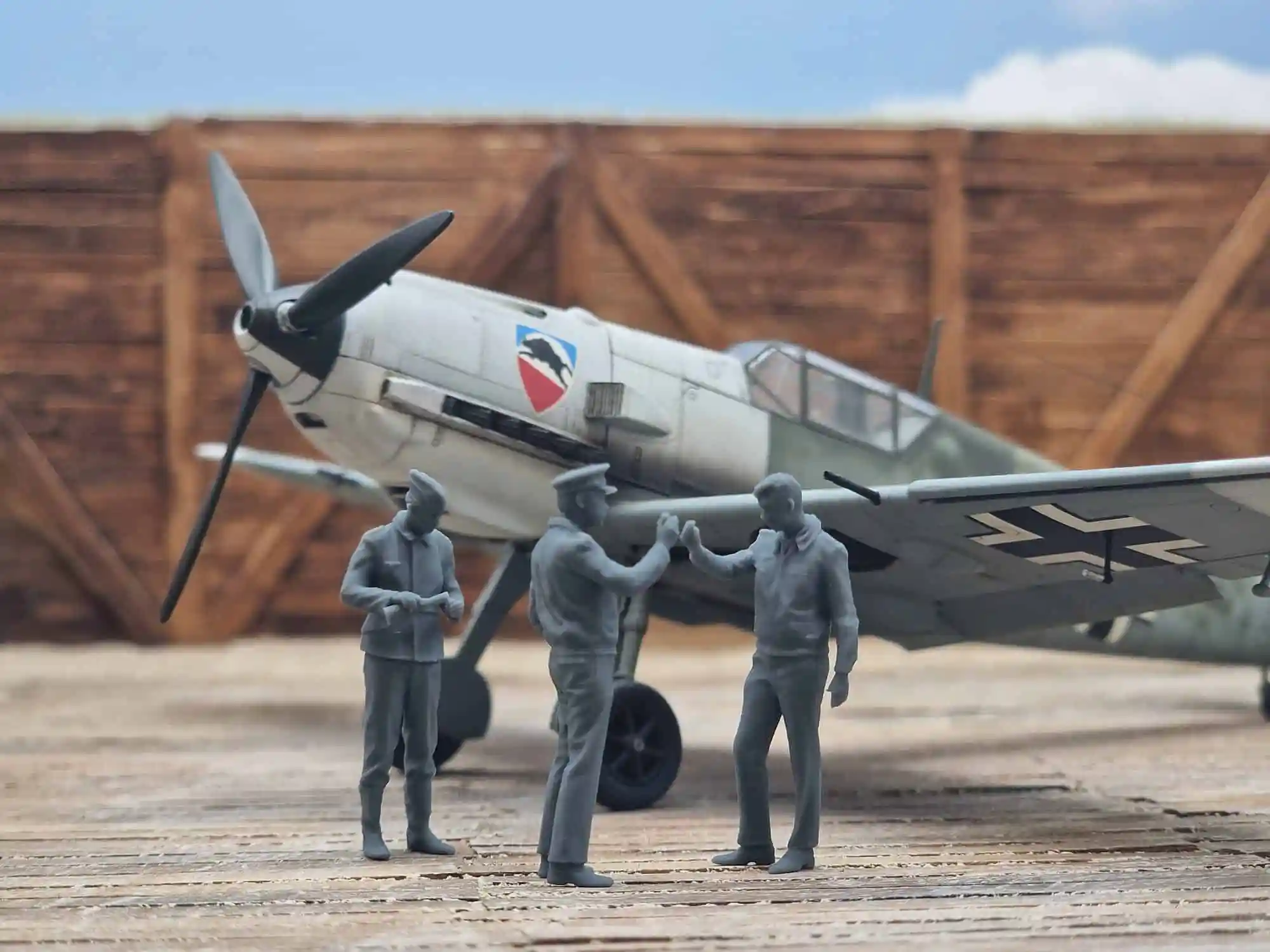 1:32 Scale - World War Two - Luftwaffe Pilots Toasting - Image 2