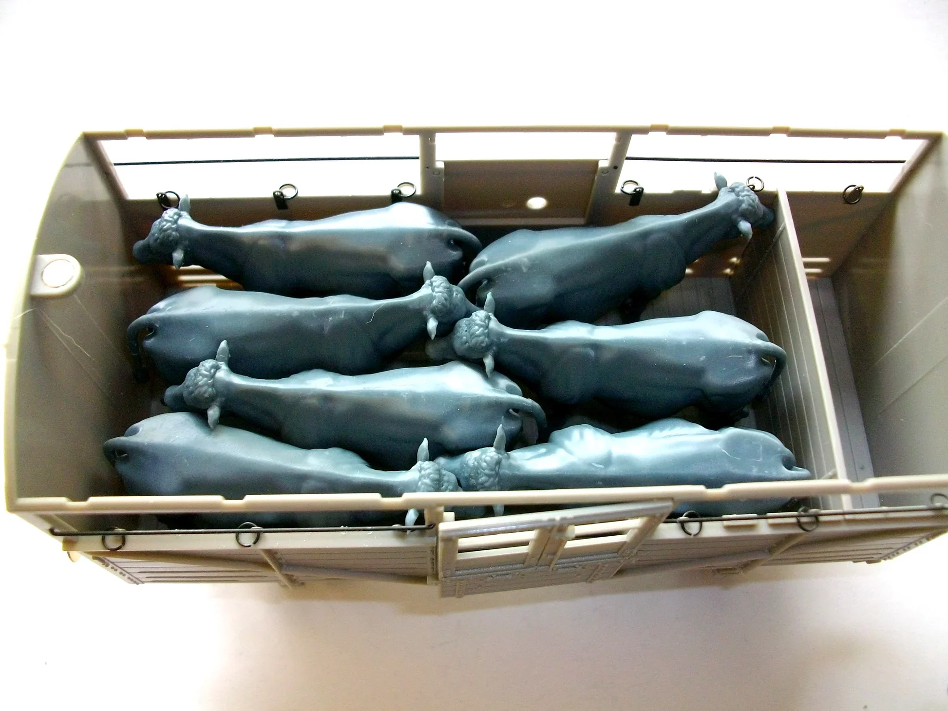 99011-076 OO Gauge Farm Animals - Cattle Wagon Bundle - Image 3
