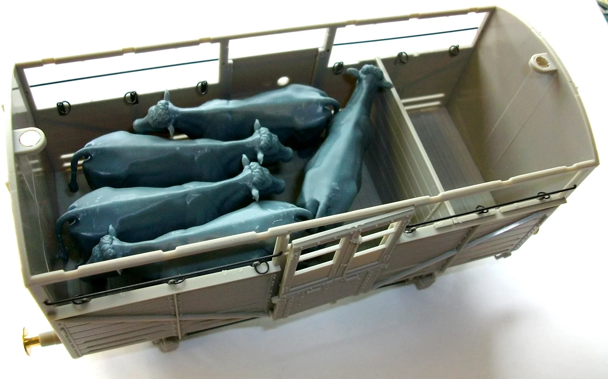 99011-076 OO Gauge Farm Animals - Cattle Wagon Bundle - Image 4
