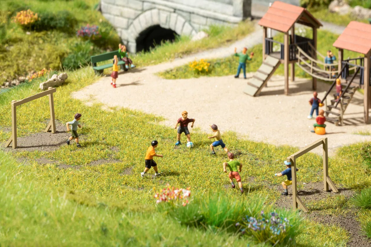 Children Playing Football (6) Figure Set - Image 2